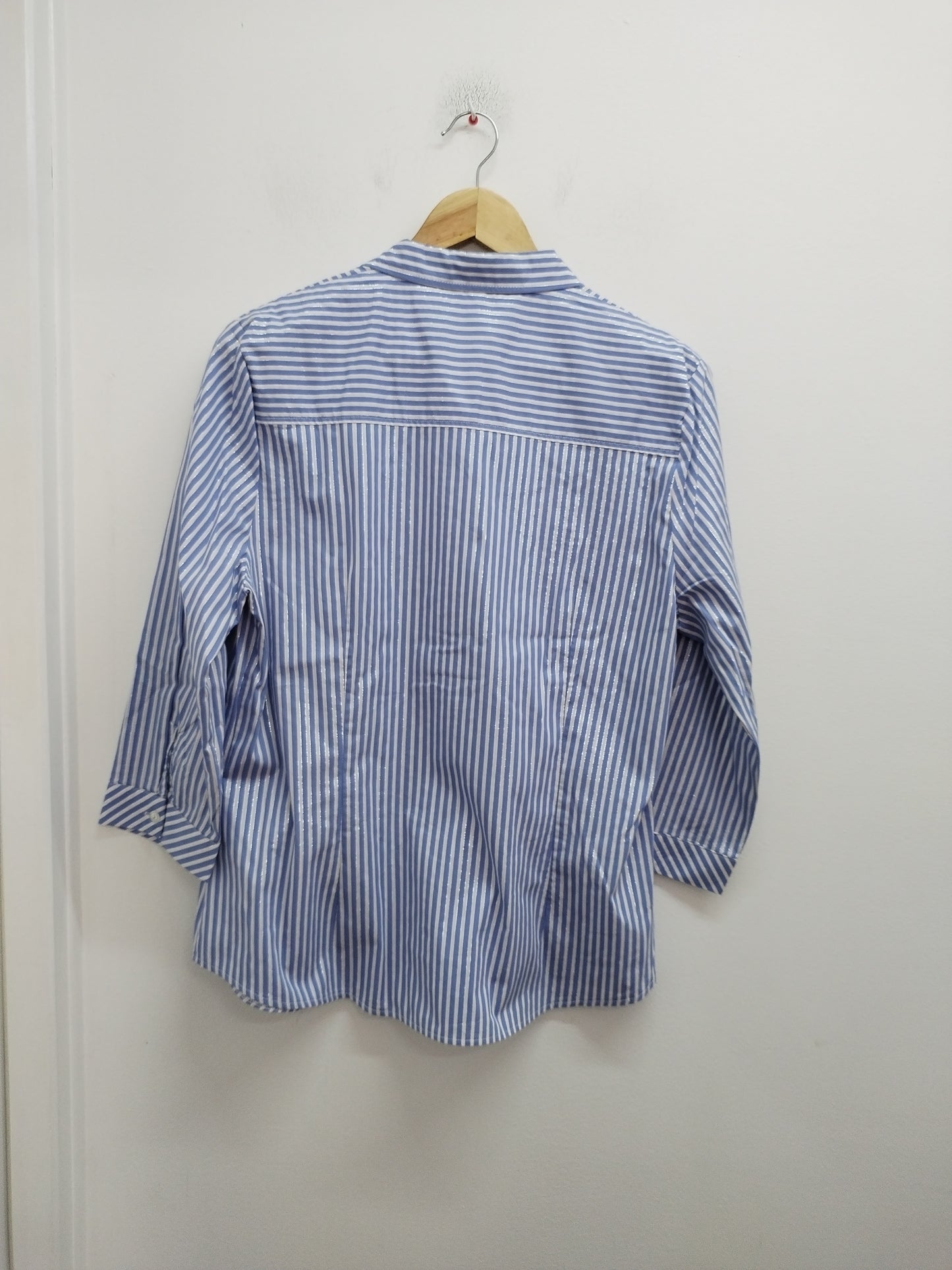 Chemise manches 3/4 rayée bleue, blanche et argentée Taille 44