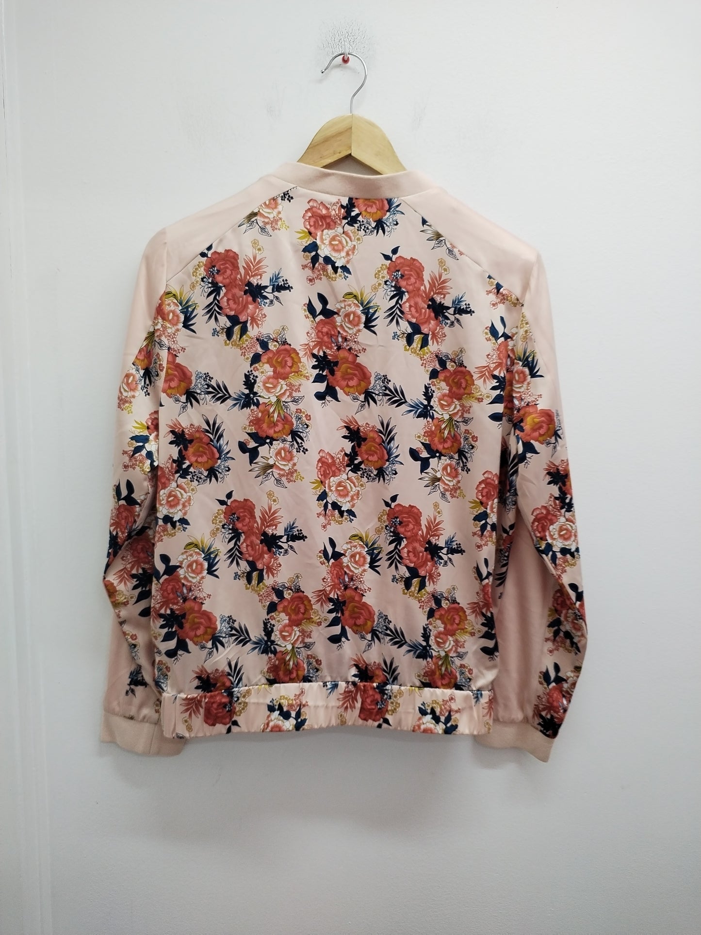 Veste légère Kiabi rose fleurie Taille M