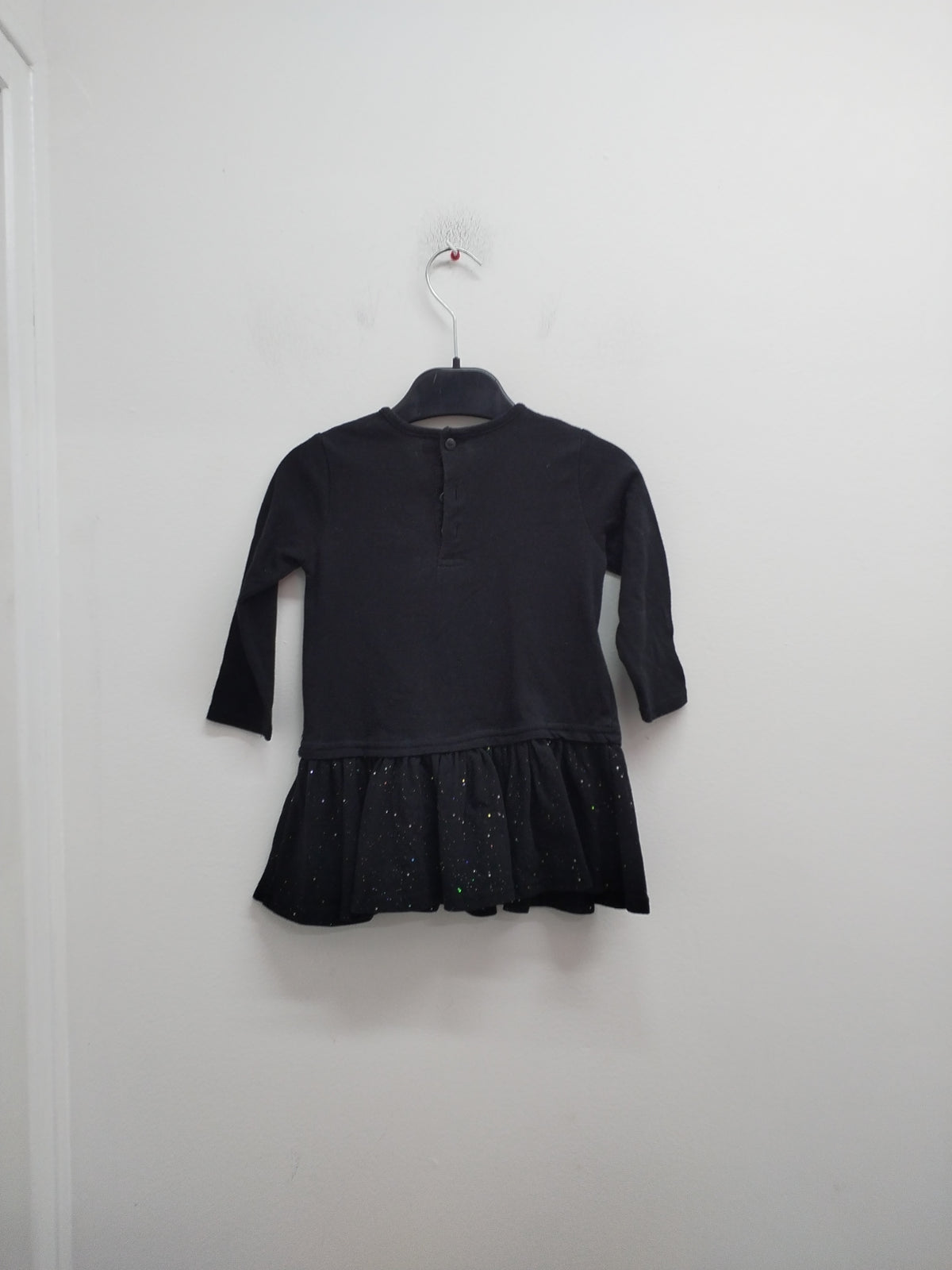 Robe manches longues noire avec impression et sequins Taille 18 Mois