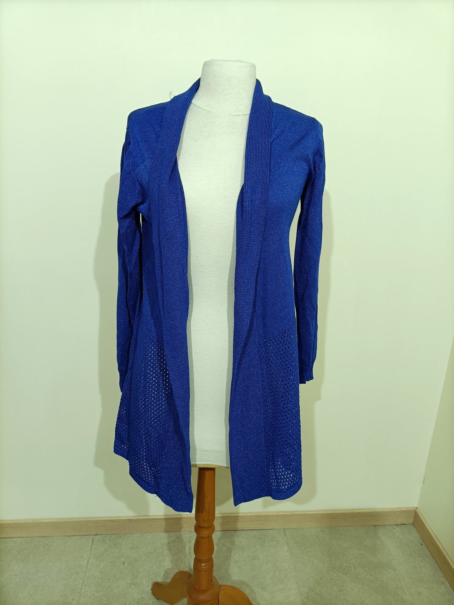 gilet long bleu brillant ajouré sur le bas Taille M-L