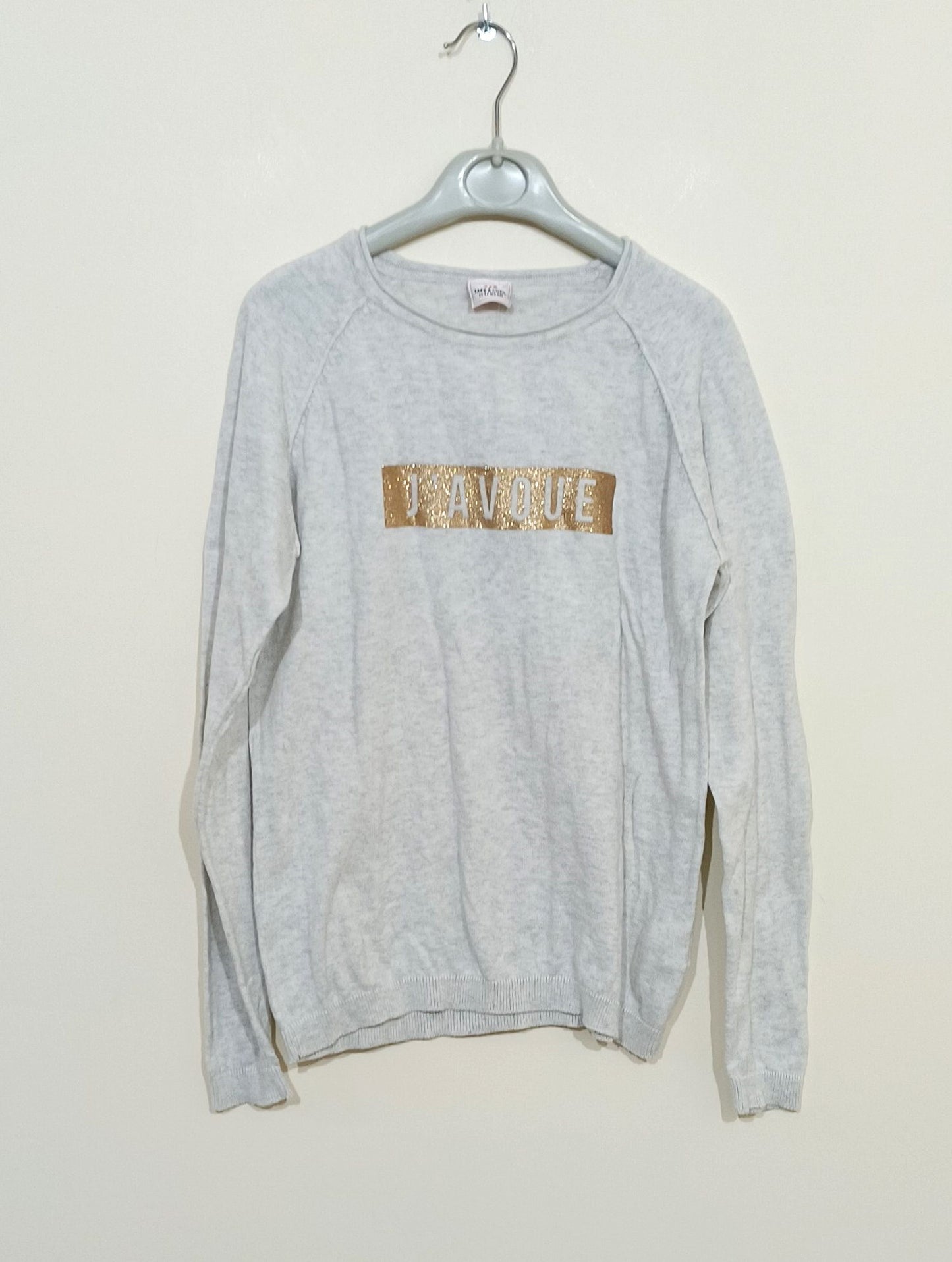 Pull fin Tape à l'Œil gris clair avec écriture dorée Taille 14 Ans