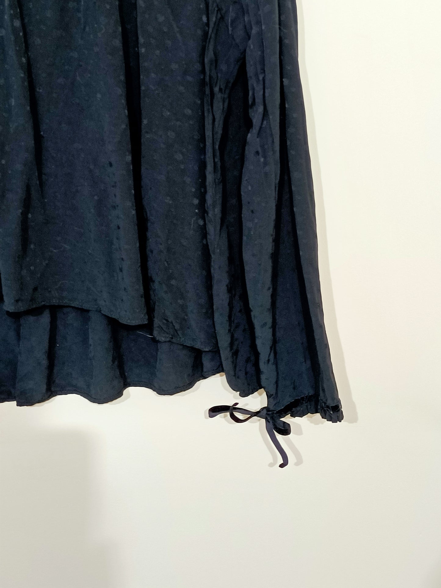 Blouse Zara noire à pois avec liens aux manches et au col Taille L