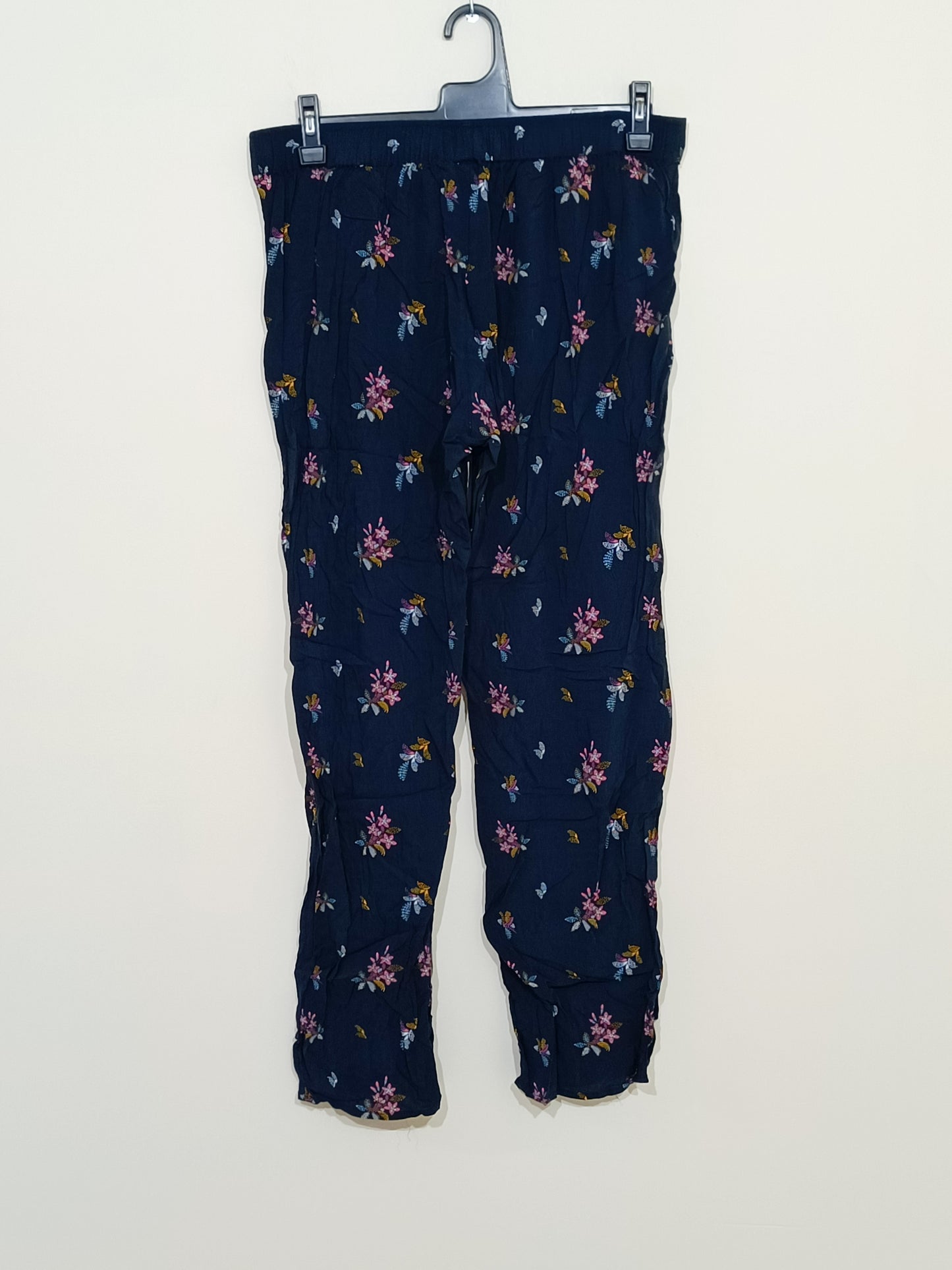 Pantalon de pyjama Etam bleu fleuri fendu au niveau des chevilles Taille L