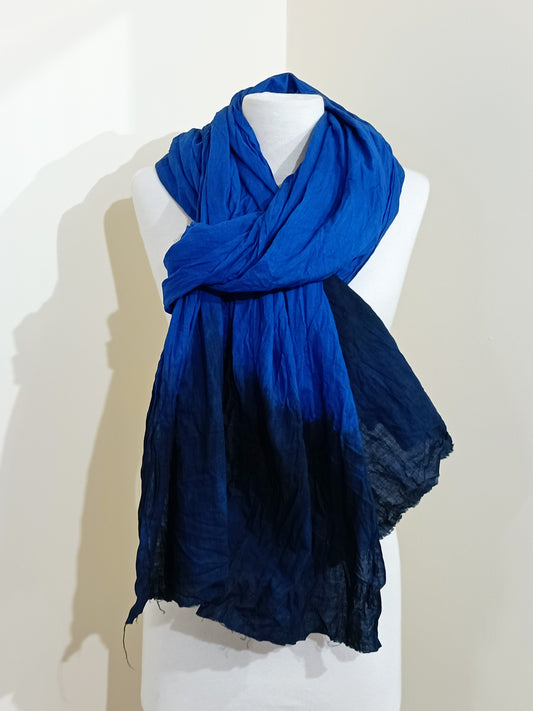 Foulard dégradé de bleu