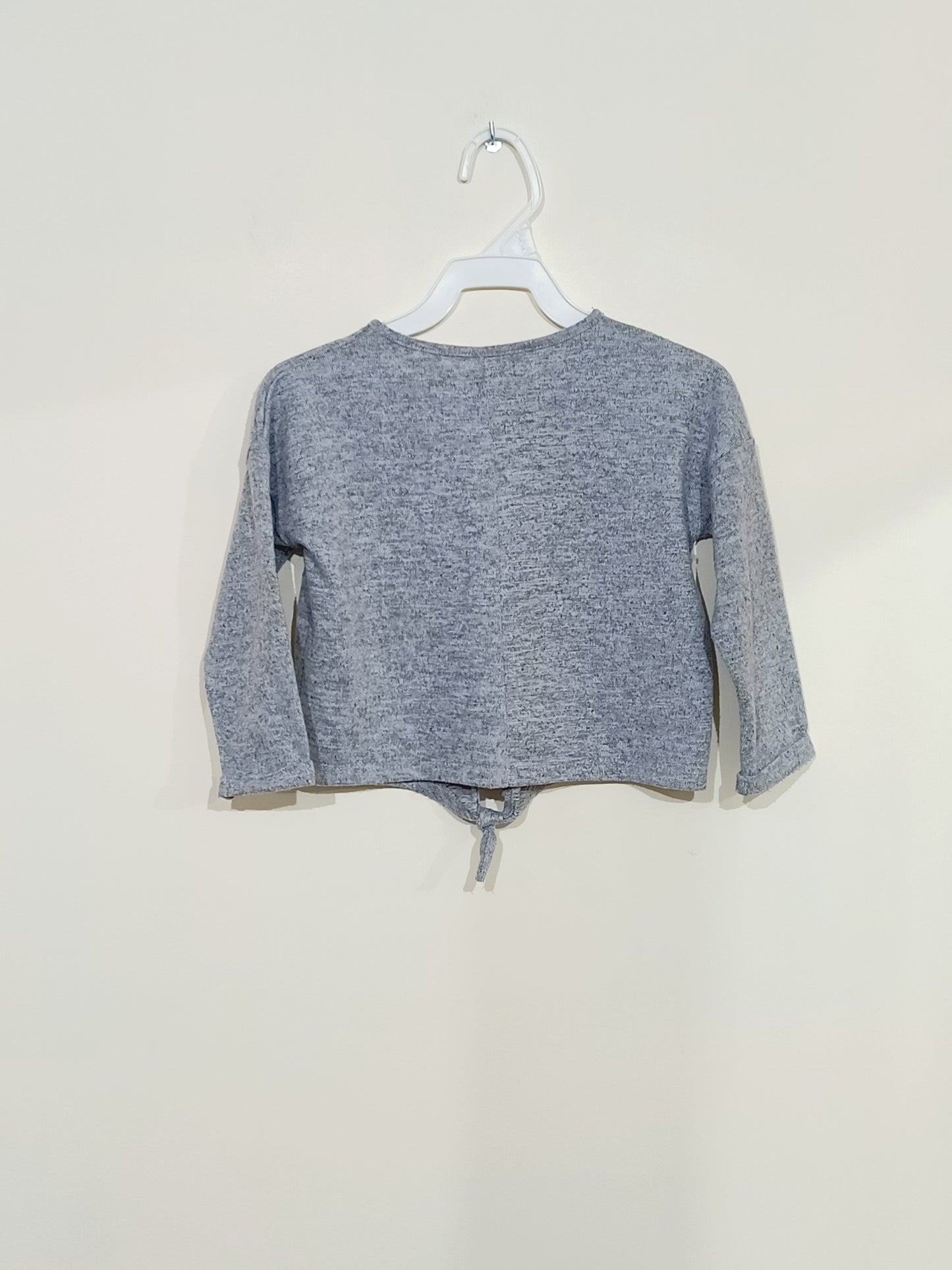 Pull Gémo gris avec broderie à nouer Taille 4 Ans