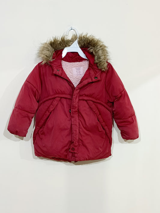 Manteau fourré Zara rouge avec capuche Taille 3-4 Ans