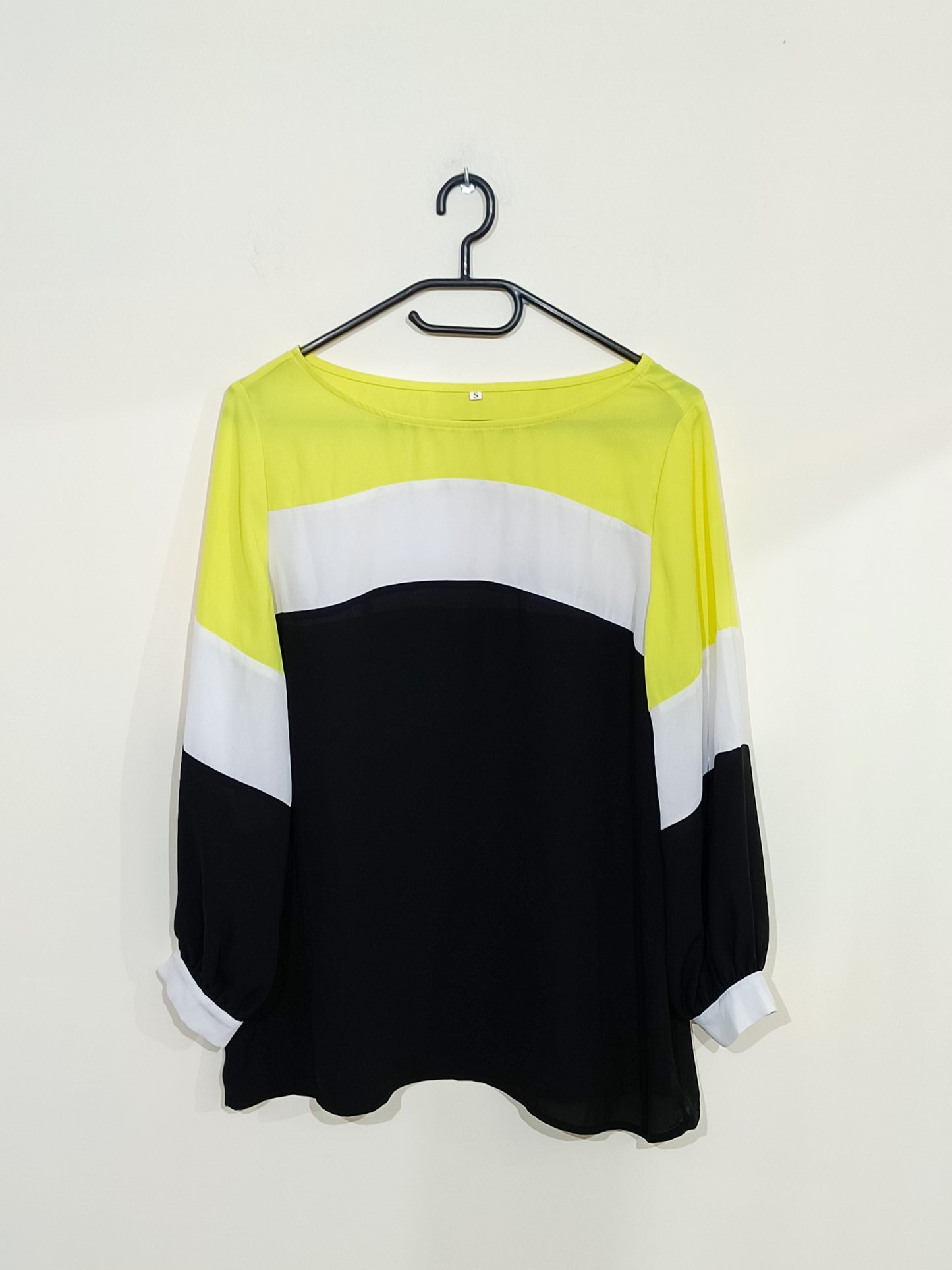 Blouse fluide jaune blanche et noire Taille S