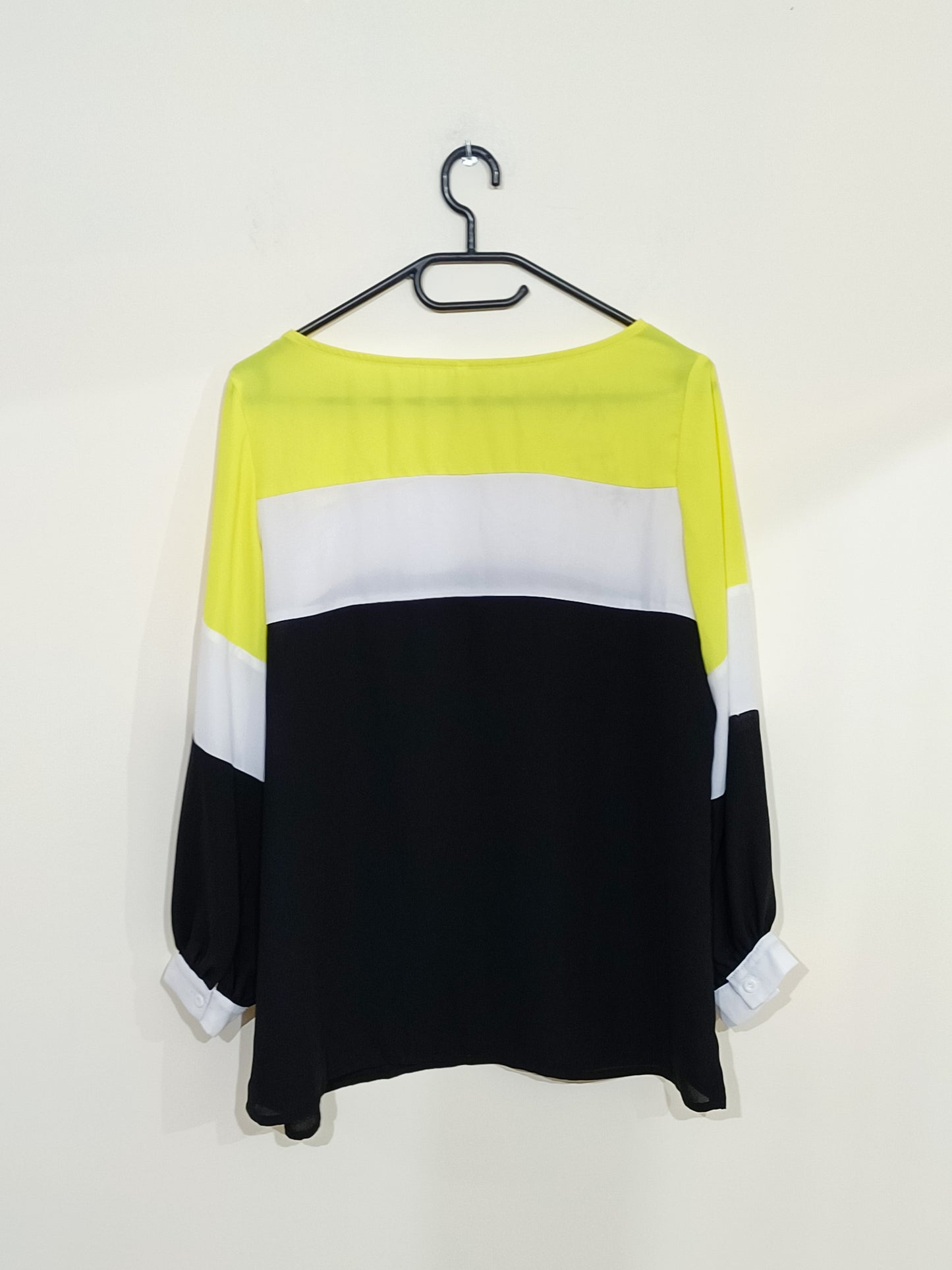 Blouse fluide jaune blanche et noire Taille S