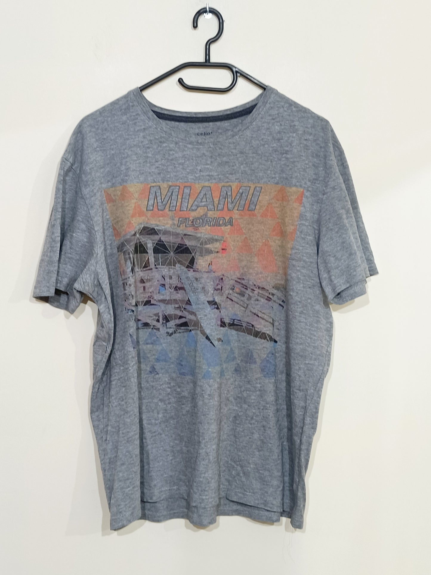 T-shirt Celio gris avec impression Taille L