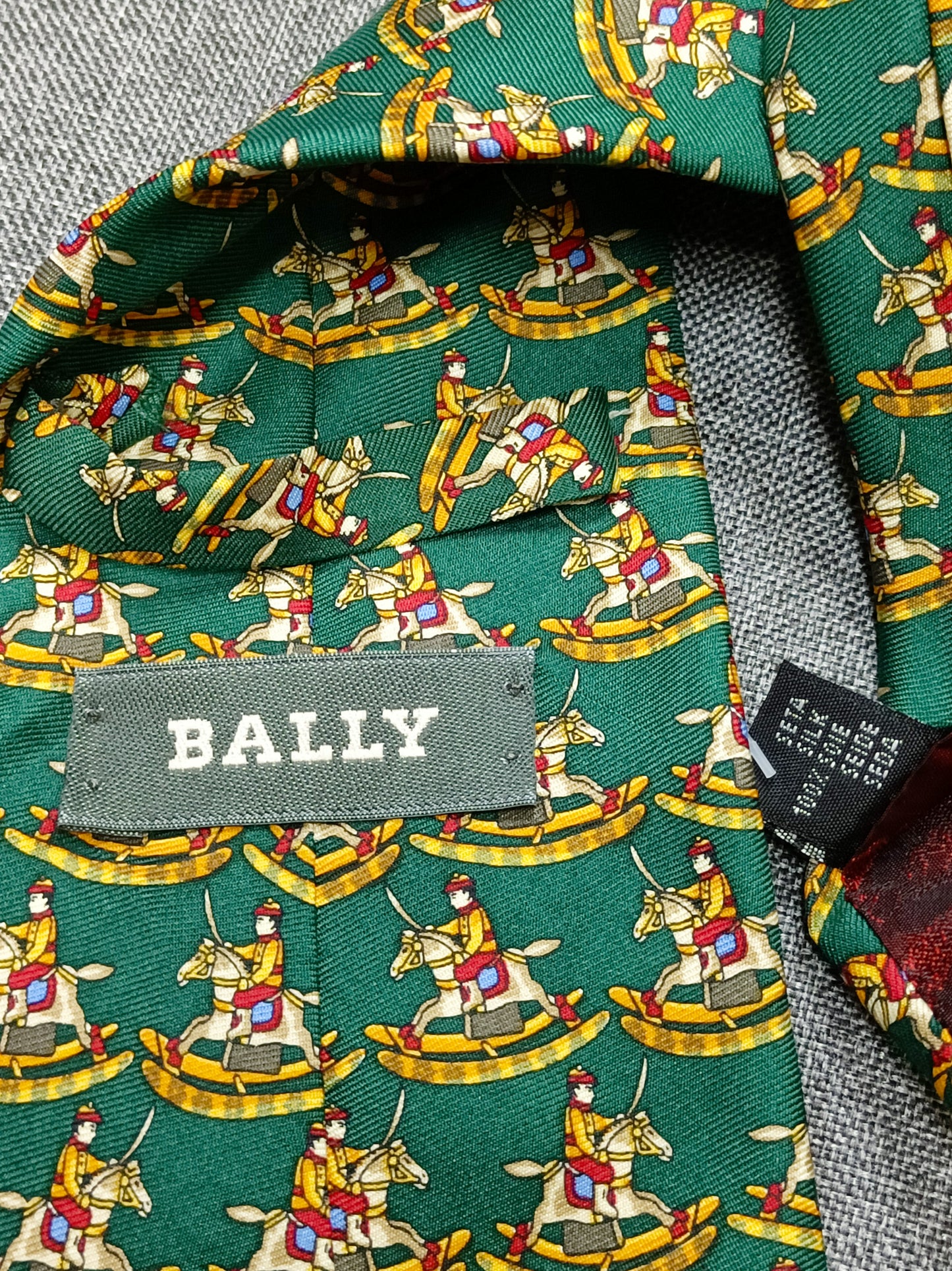 Cravate Bally verte avec motif cheval à bascule