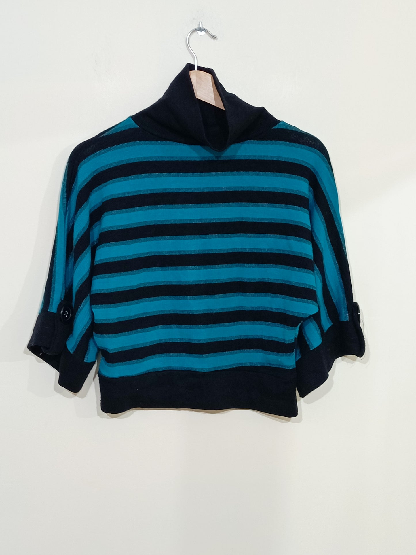 Pull court manches courtes rayé noir et turquoise Taille M