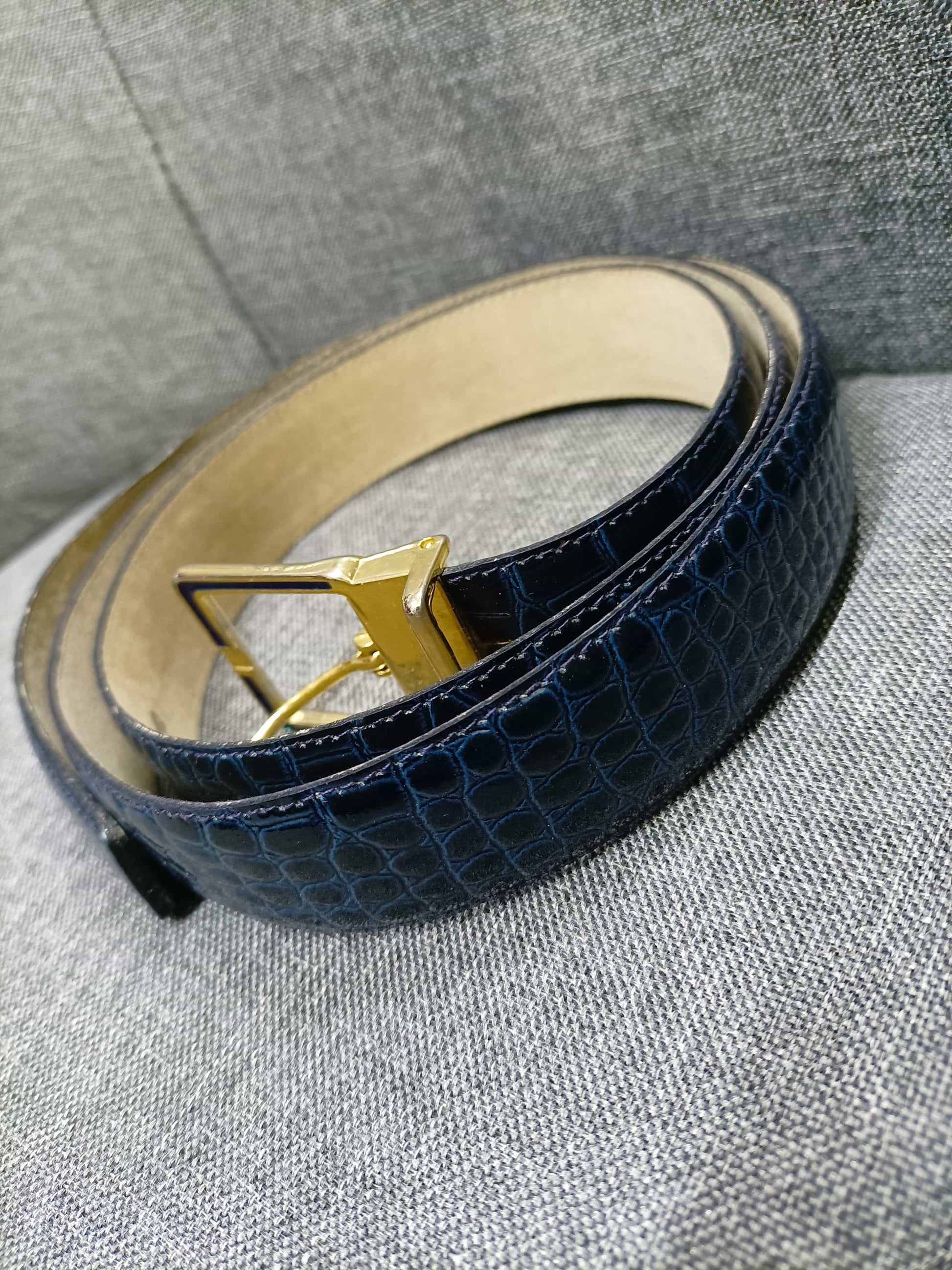 ceinture-en-croûte-de-cuir-bleue-effet-serpent-taille-115-cm-la-friperie-d'emilie-ceintures-femmes-115-cm-1