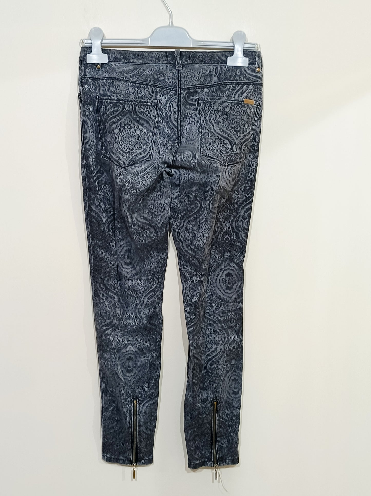 Jeans H&M gris à motifs avec fermetures Taille 36