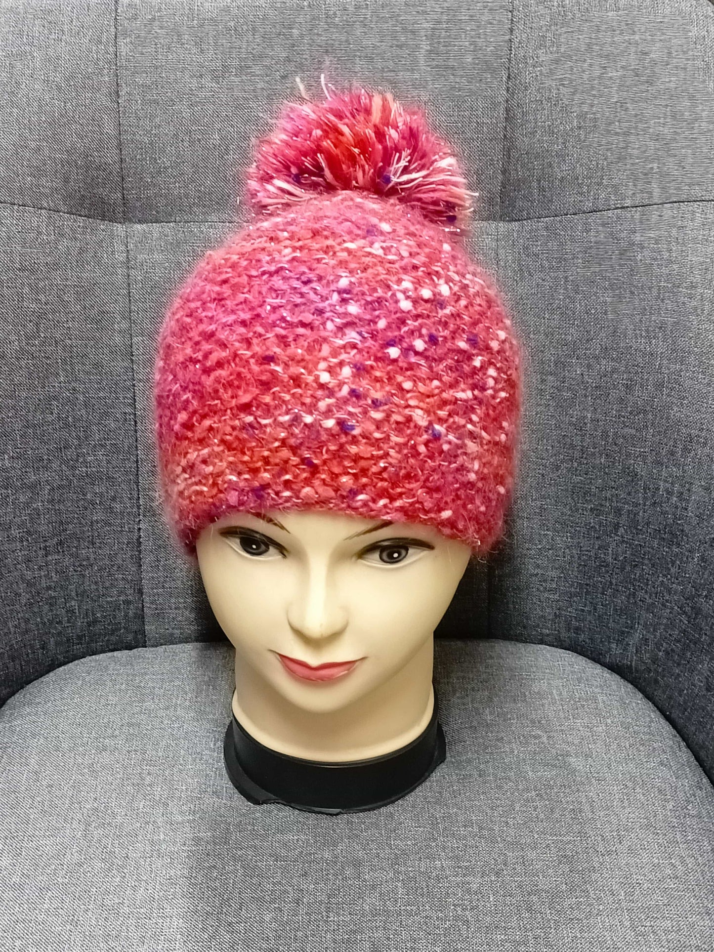 bonnet-multicolore-avec-pompon-la-friperie-d'emilie-bonnets-filles-tu-0