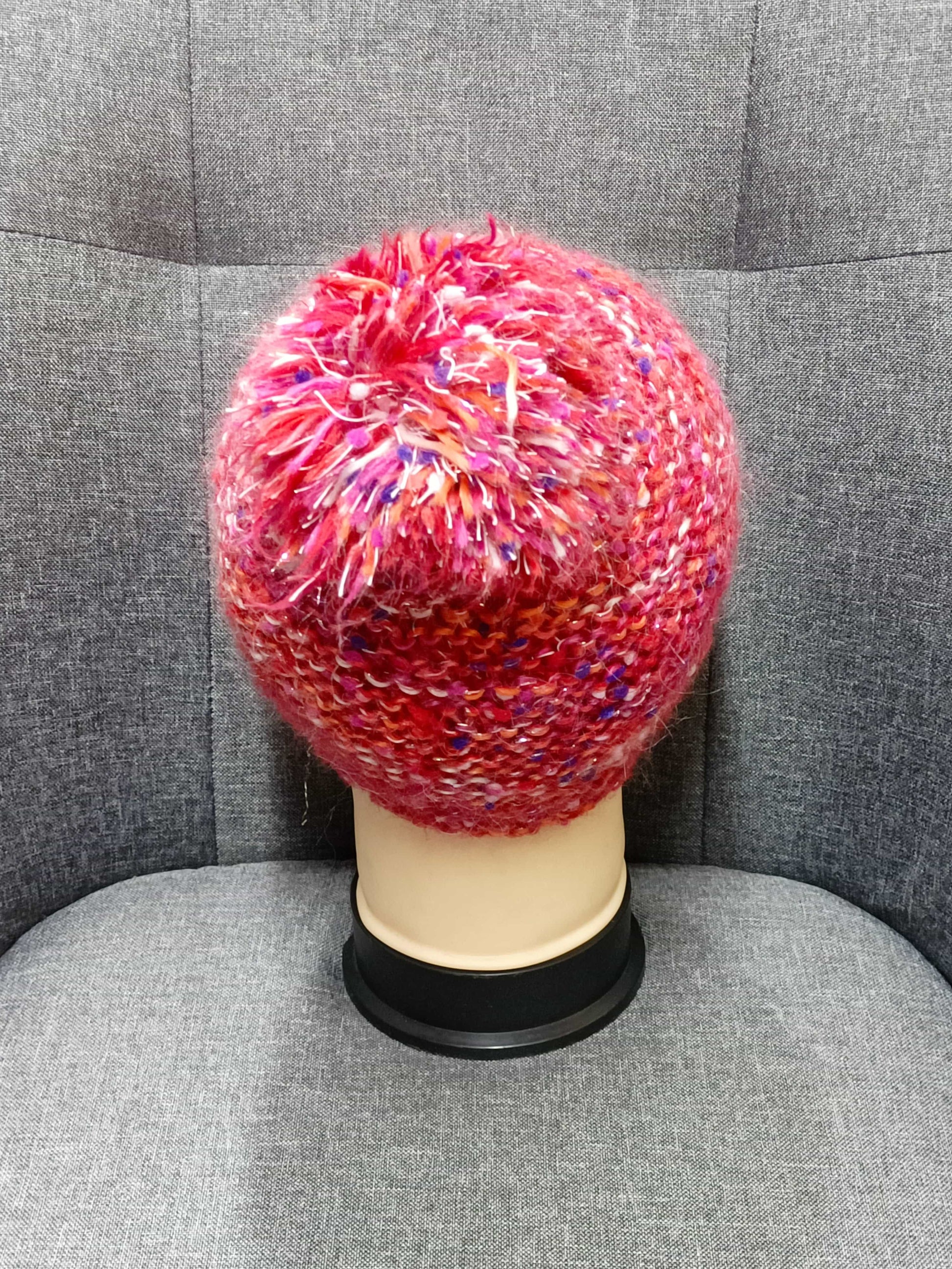 bonnet-multicolore-avec-pompon-la-friperie-d'emilie-bonnets-filles-tu-1