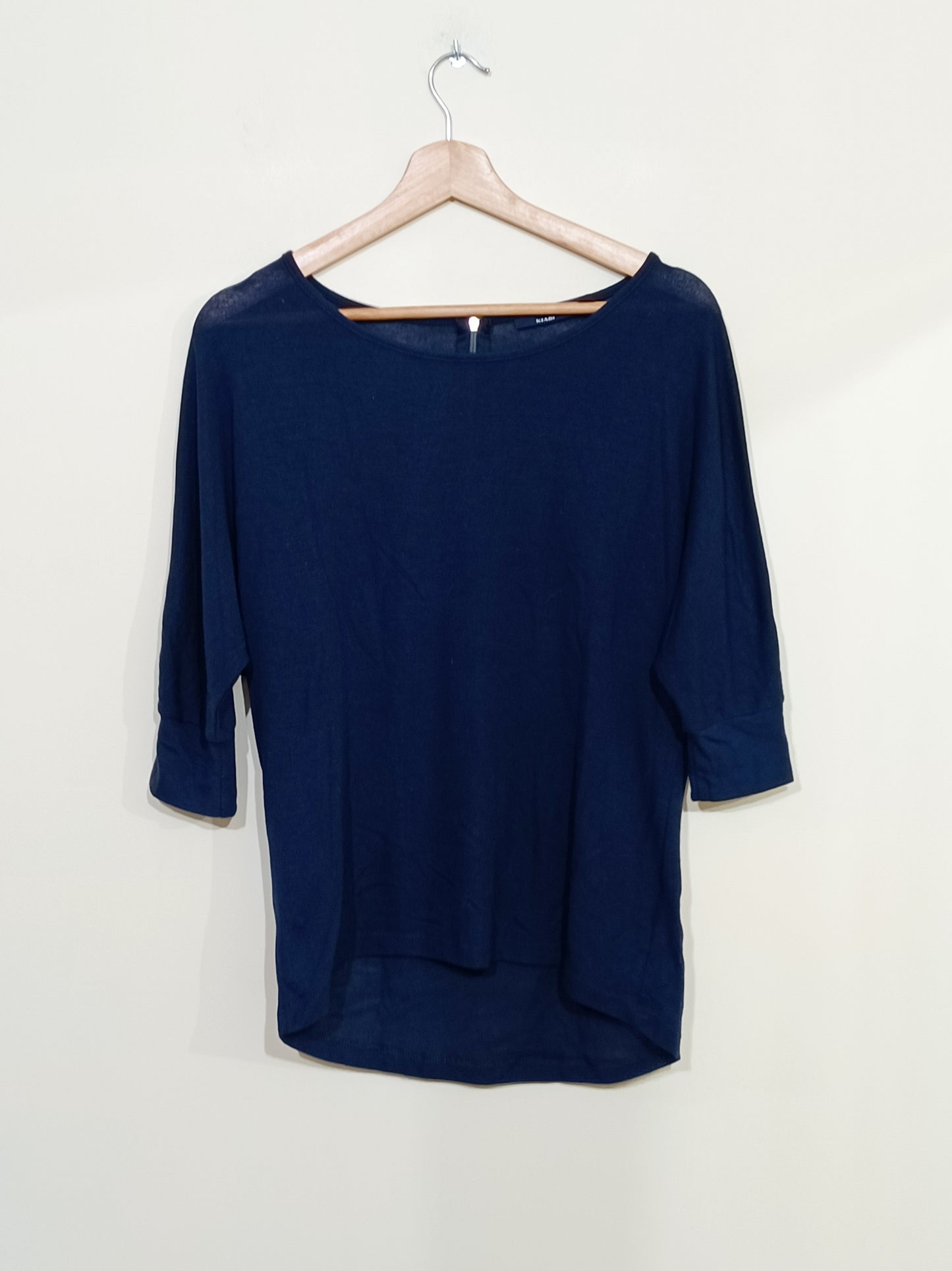 Pull fin Kiabi bleu marine manches 3/4 avec fermeture dans le dos Taille M
