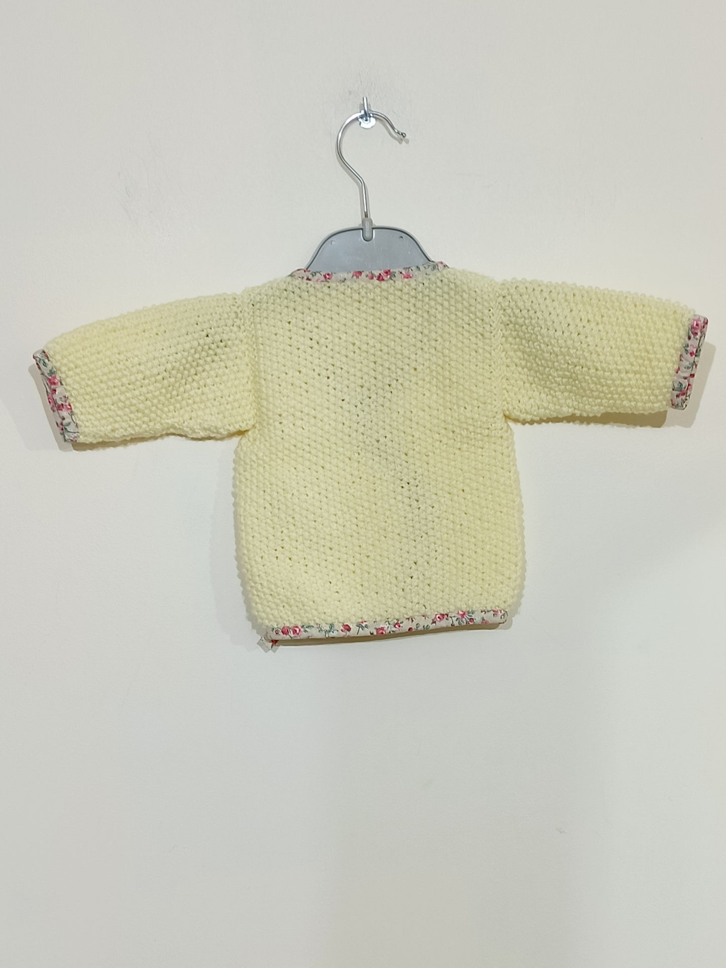 Gilet cache cœur jaune avec liseré fleuri Taille Naissance