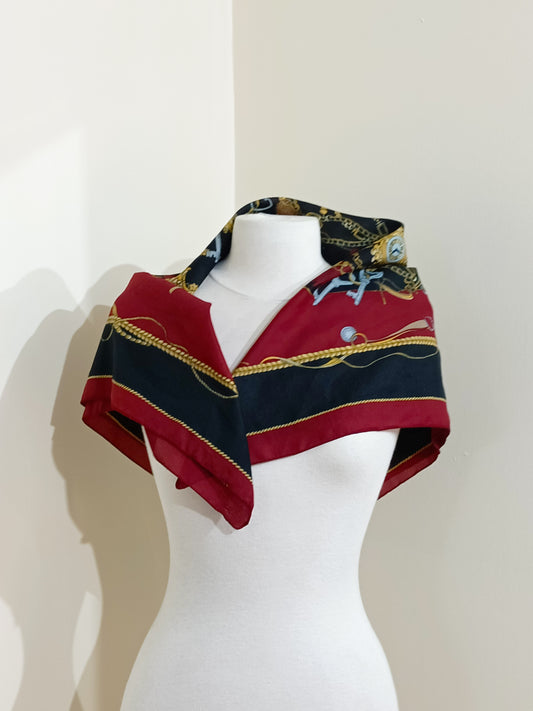 Foulard bordeaux et noir à motifs