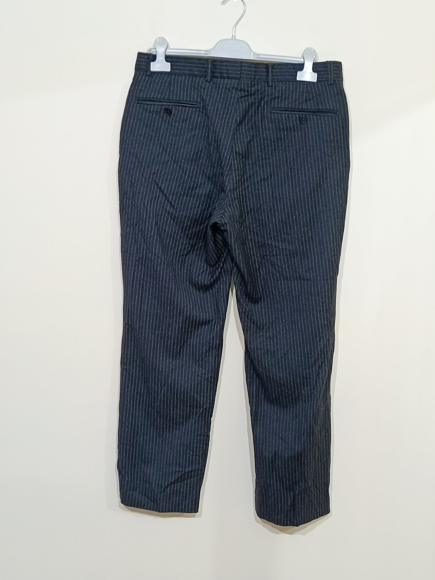 Pantalon gris anthracite à rayures blanches Taille 44