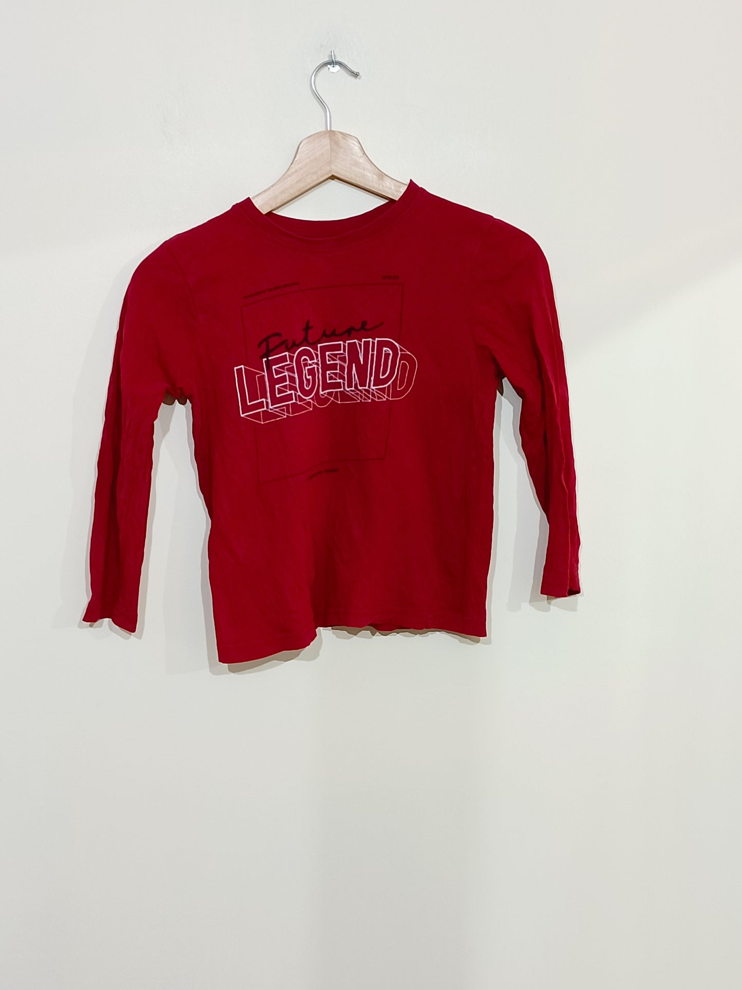 T-shirt manches longues Primark rouge avec impression Taille 7/8 Ans