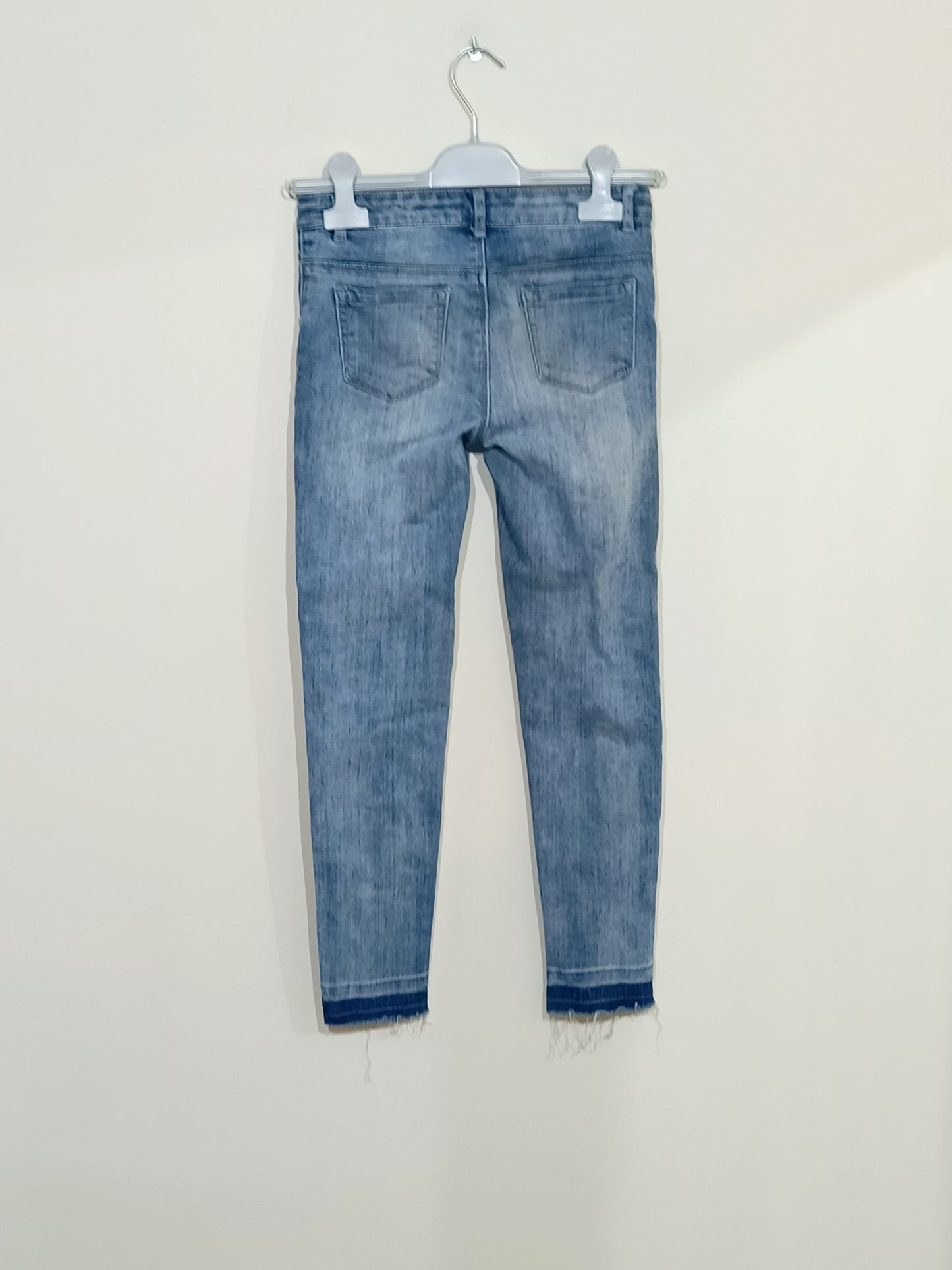 Jeans Gémo bleu avec broderie fleurie Taille 10 Ans