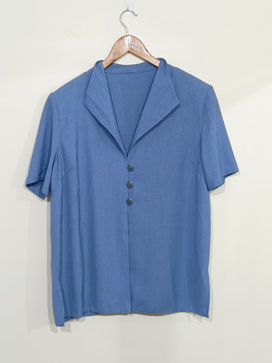 Chemise manches courtes bleue avec épaulettes Taille 46