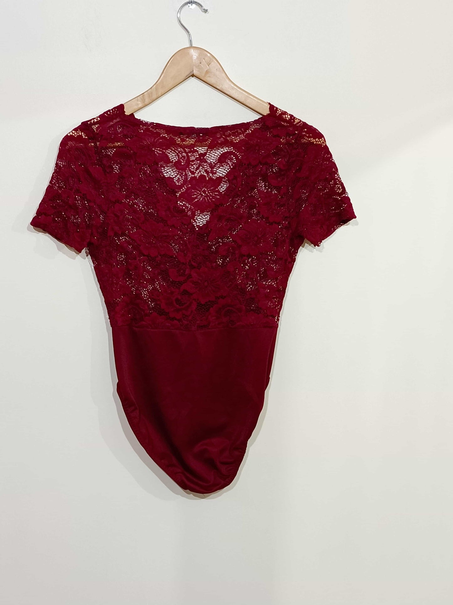 body-en-dentelle-boohoo-bordeaux-taille-38-la-friperie-d'emilie-bodies-femmes-taille-38-1