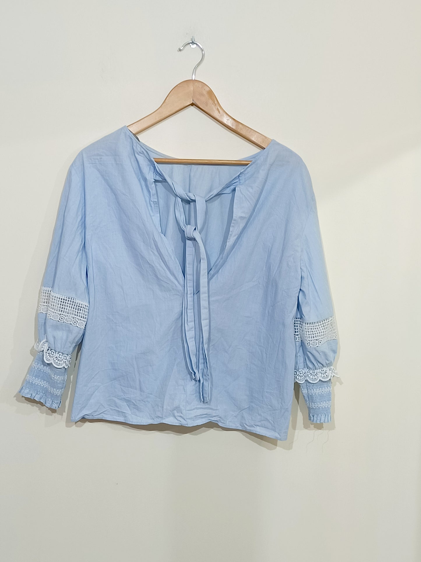 Blouse Zara bleu ciel à nouer dans le dos avec manches fantaisies Taille L