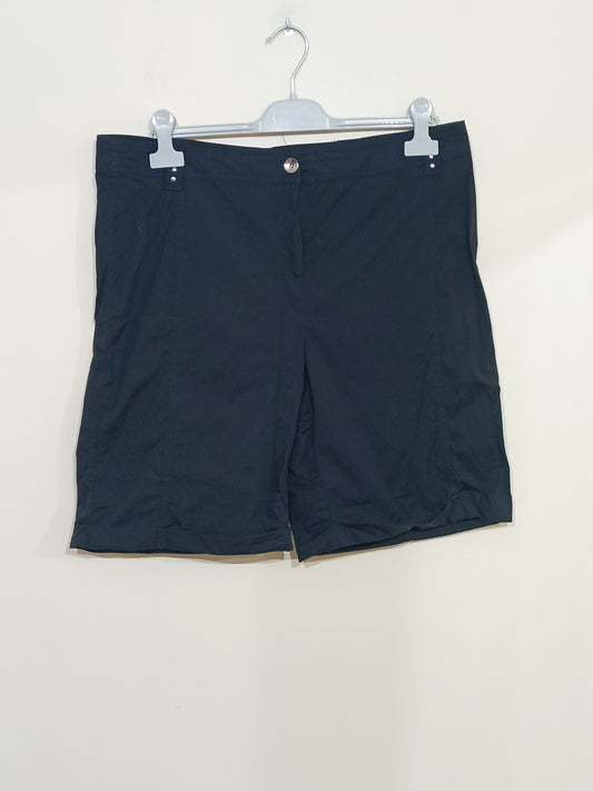 Short noir avec strass sur les passants taille 46