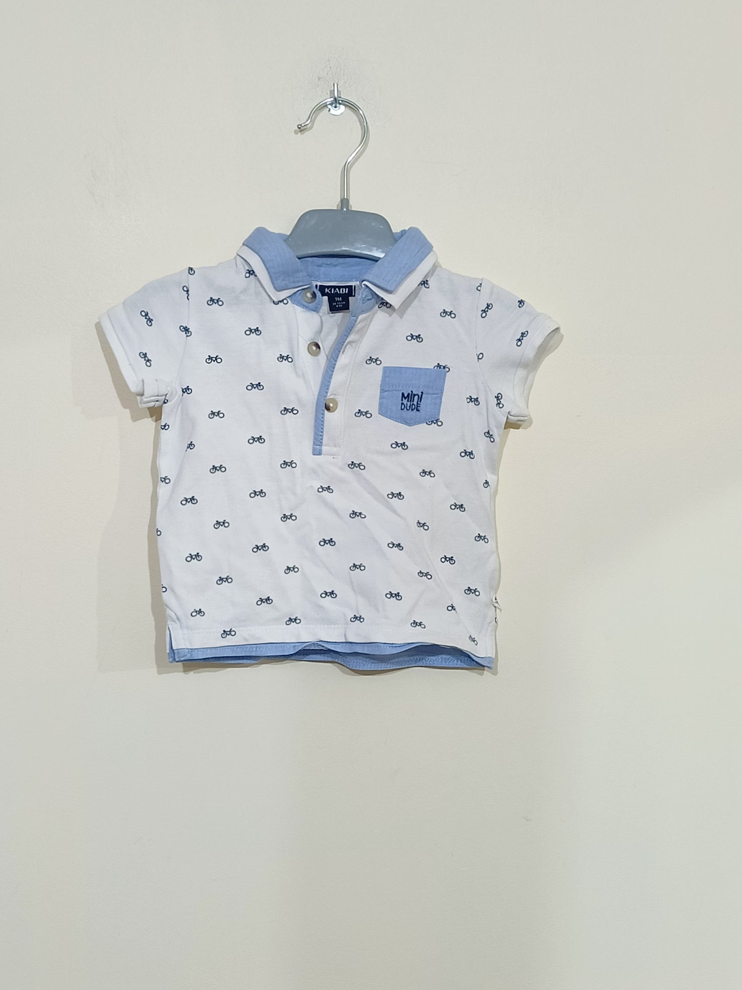Polo Kiabi blanc avec motifs vélos Taille 9 Mois