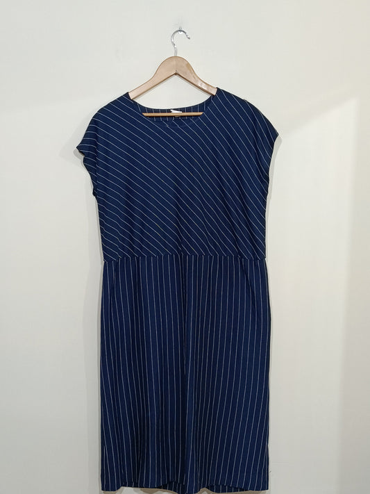 Robe longue bleue avec rayures blanches Taille 48