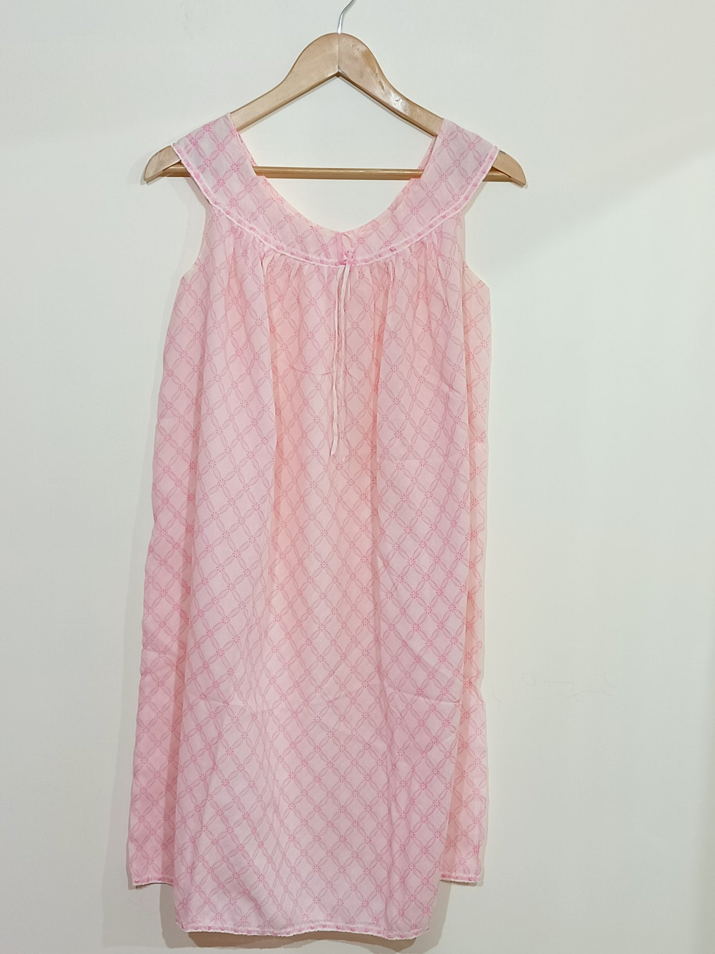 Chemise de nuit  sans manche Pepita beige à motifs rose Taille 42