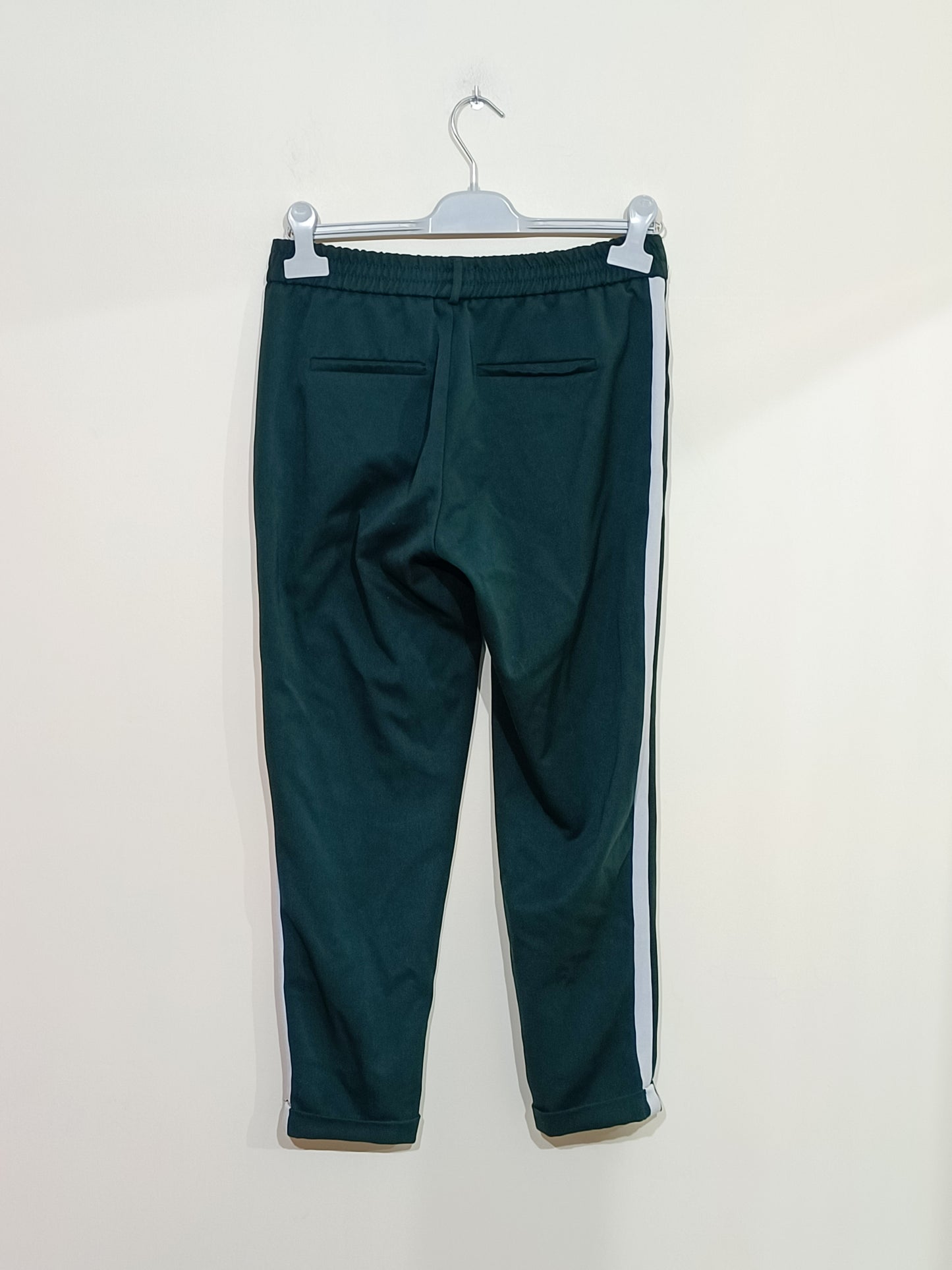 Pantalon Vero Moda vert émeraude avec liseré blanc Taille M