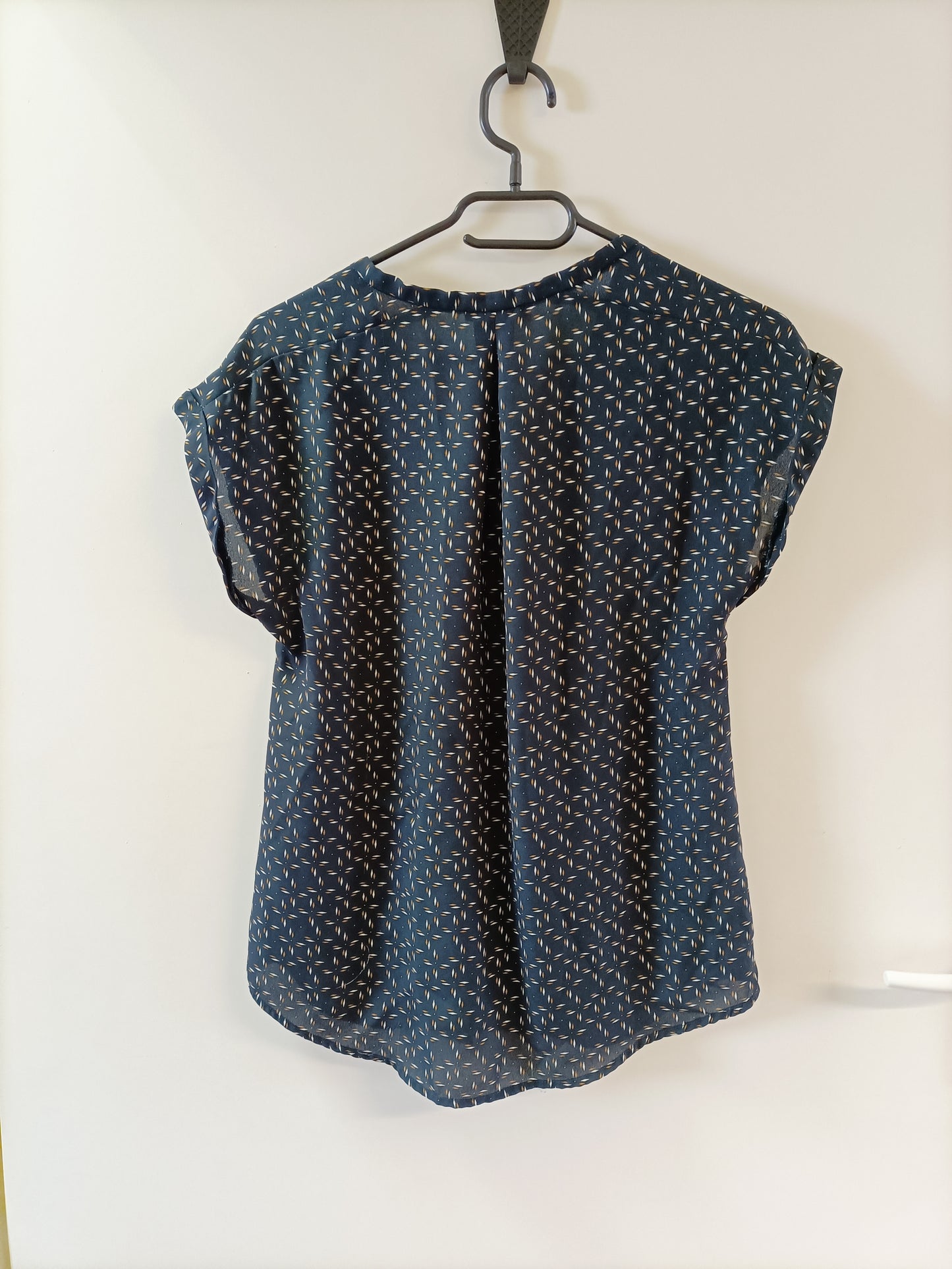 Chemise Kiabi manches courtes bleue marine à motifs Taille S