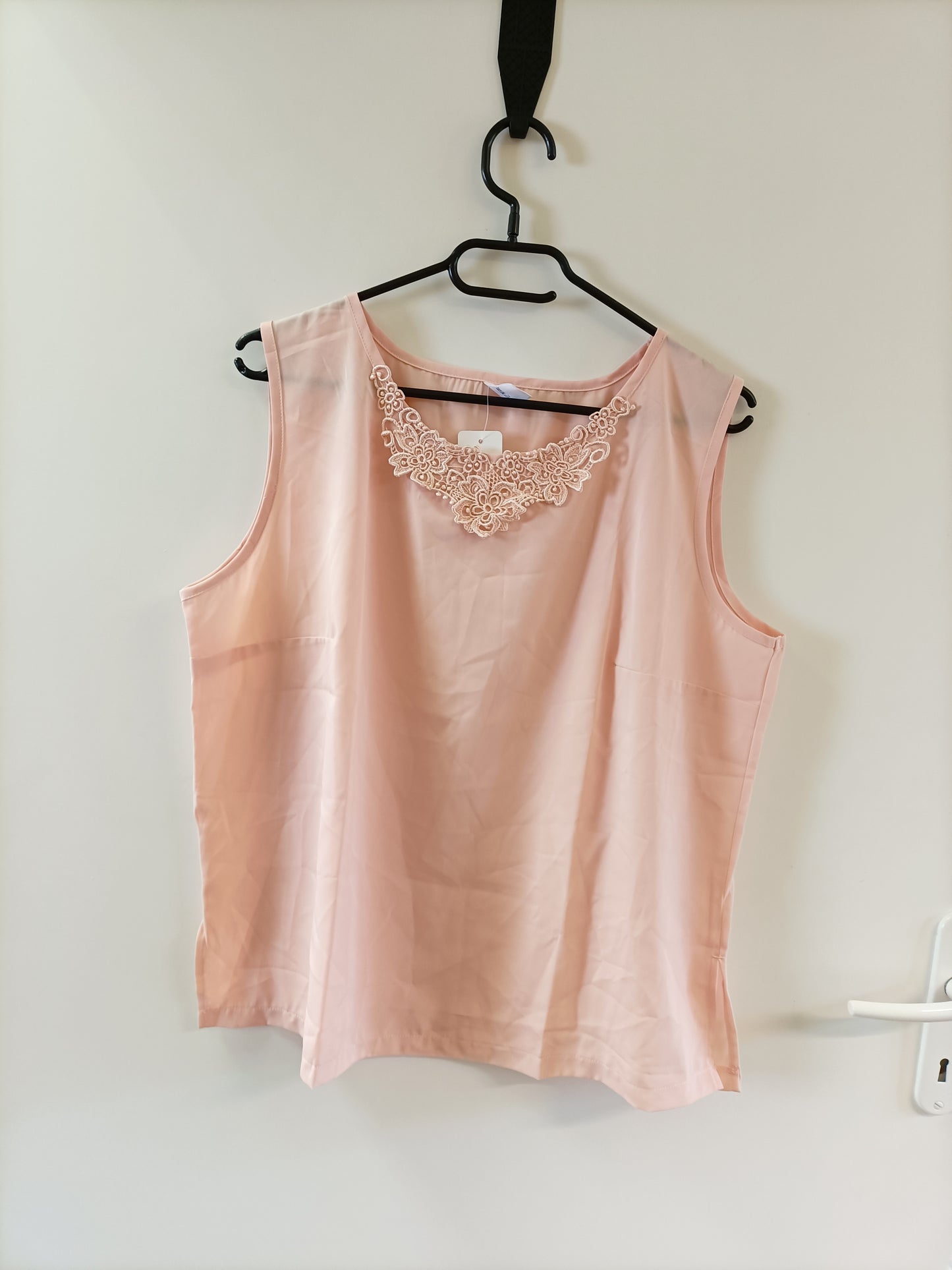 Débardeur rose pale avec dentelle Taille 48