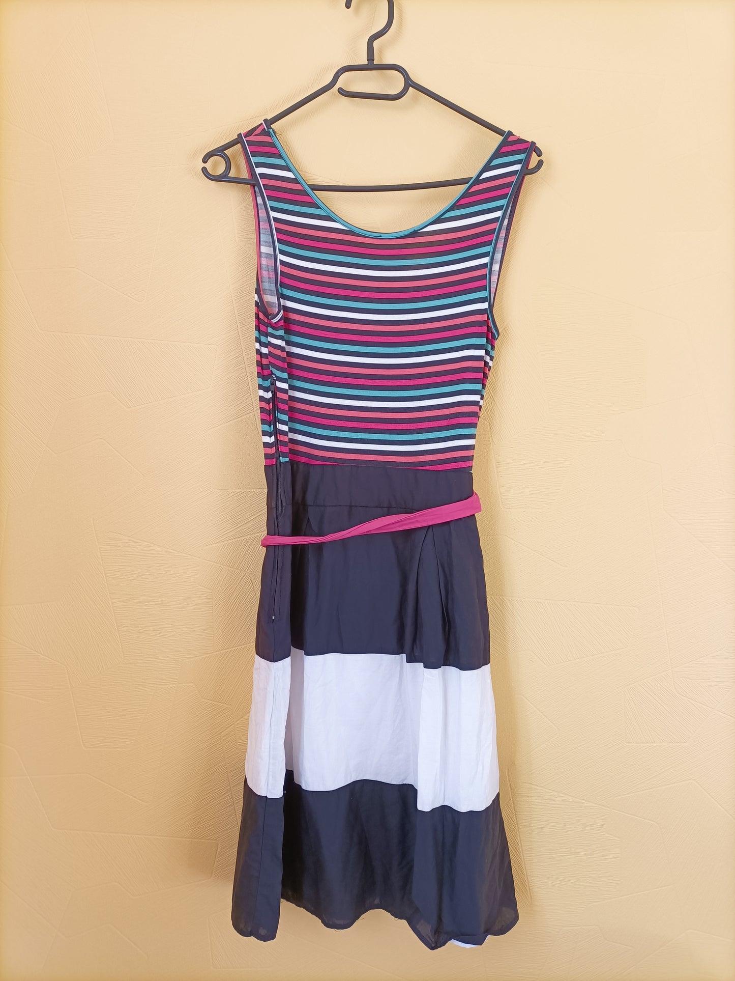 Robe Promod rayée noire et couleurs avec ceinture Taille 38
