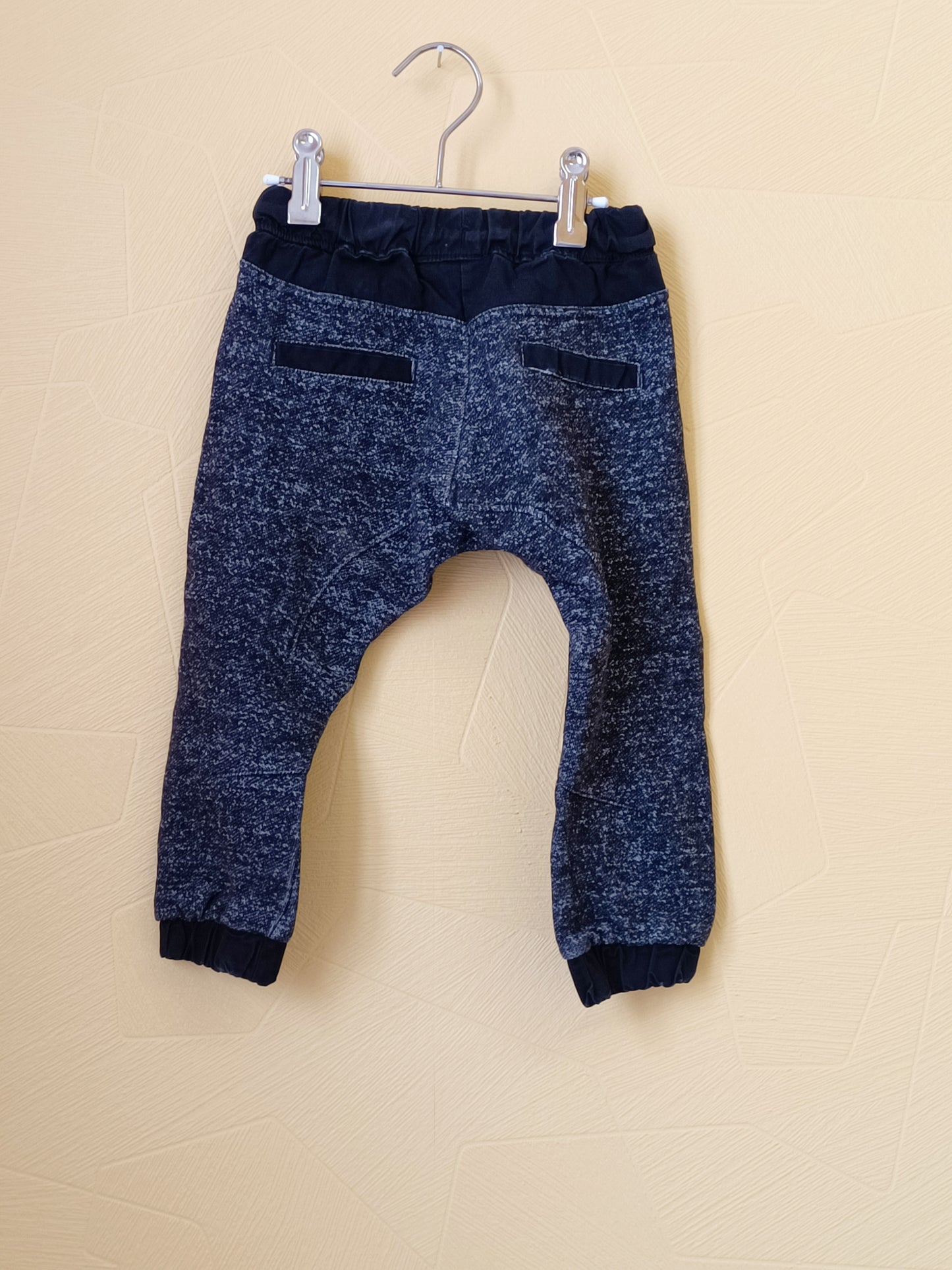 Pantalon Kiabi gris chiné et noir Taille 3 Ans