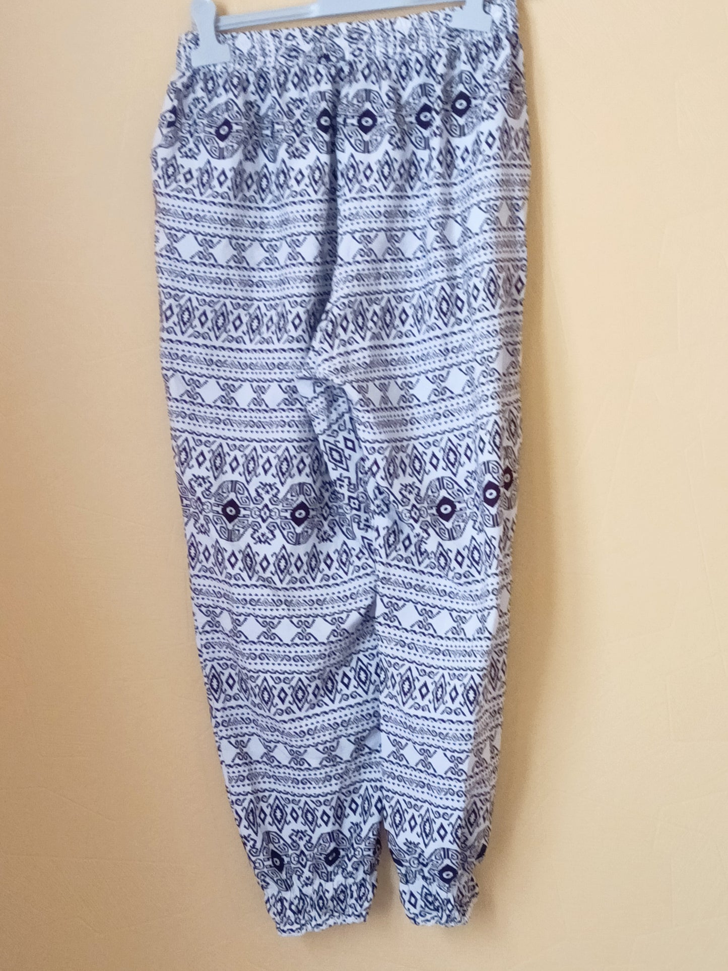 Pantalon fluide Sahiba blanc à motifs Taille L