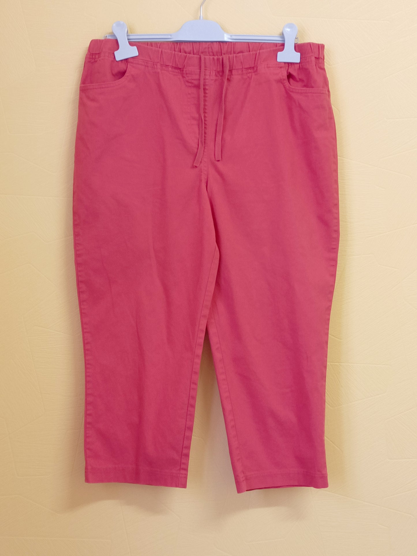 Pantacourt Damart rouge Taille 46