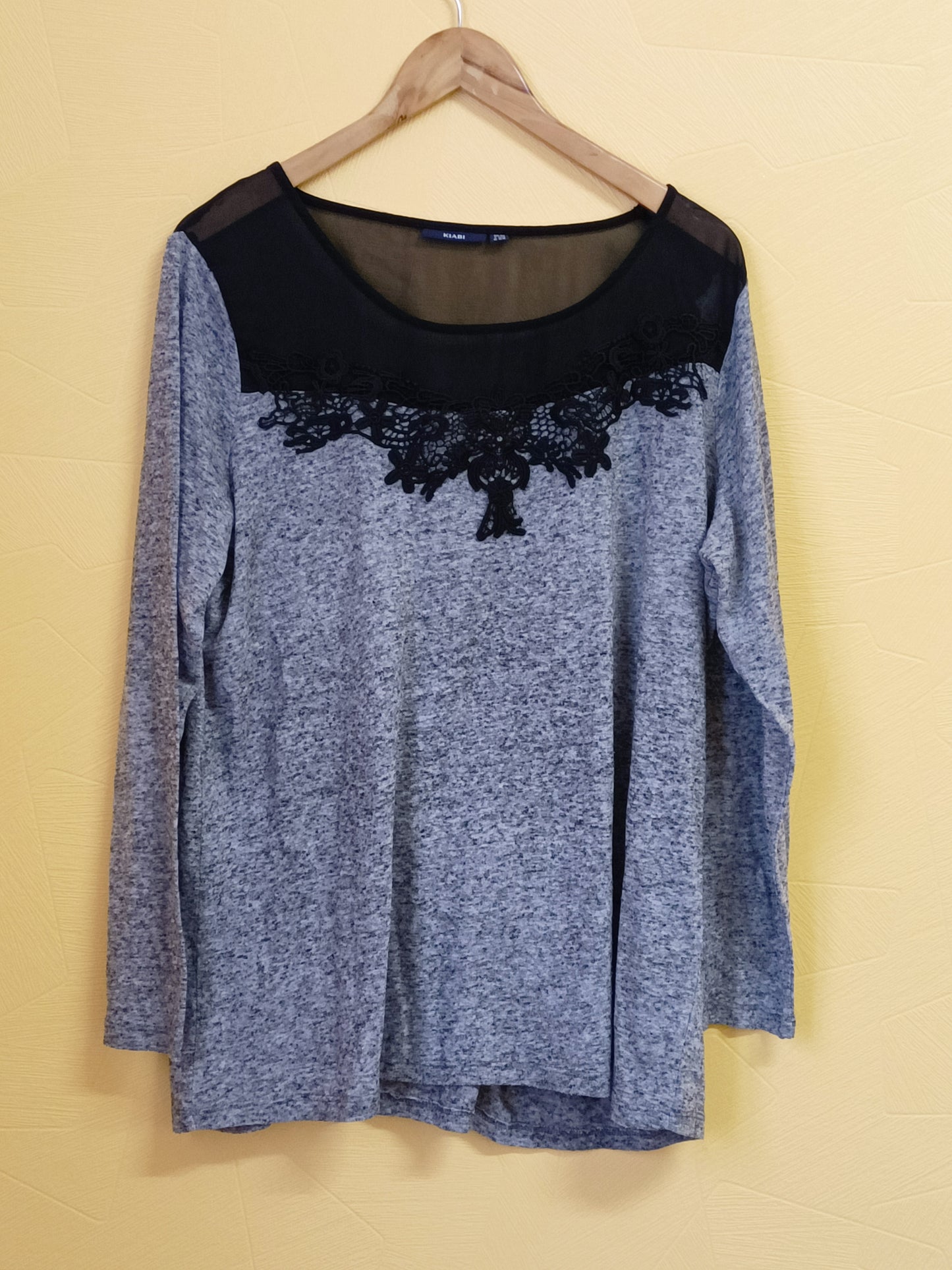 Pull fin Kiabi gris avec dentelle noire Taille 50/52