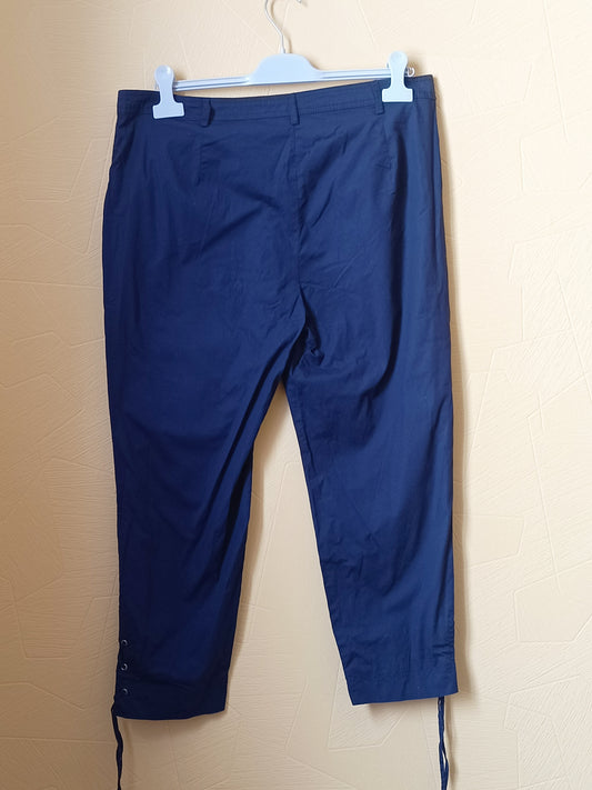 Pantacourt léger bleu marine Taille 44
