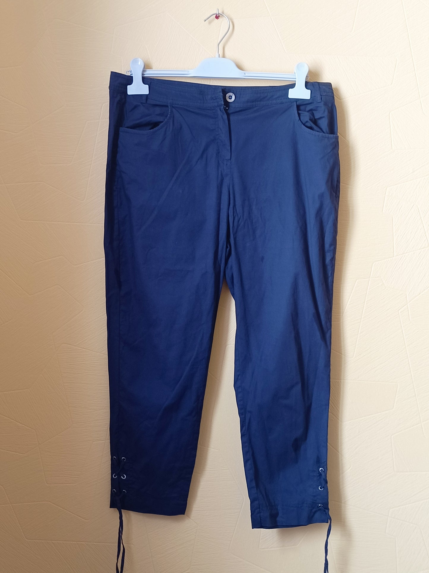 Pantacourt léger bleu marine Taille 44