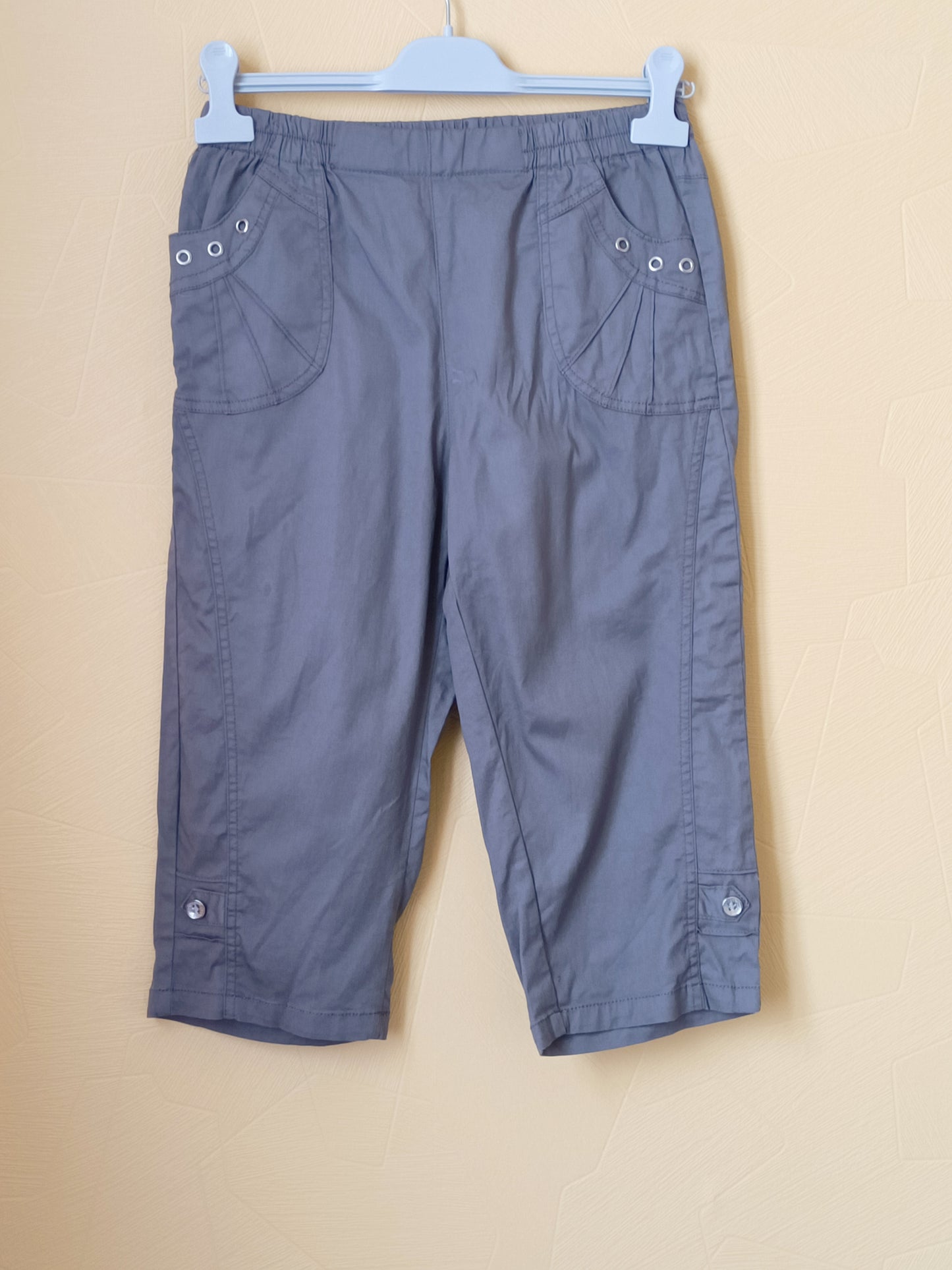 Pantacourt beige foncé Taille 36