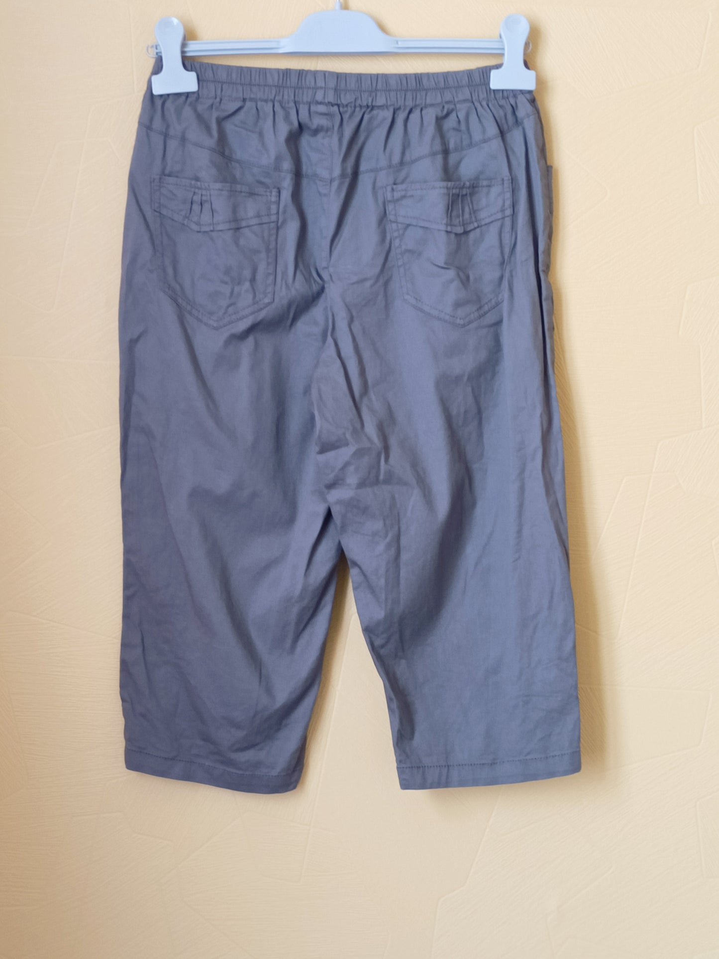 Pantacourt beige foncé Taille 36