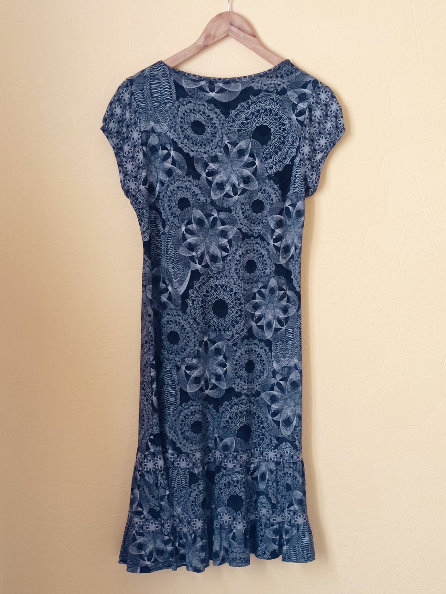 Robe manches courtes noire à motifs Taille M