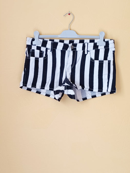 Short Pimkie rayé noir et blanc Taille 40