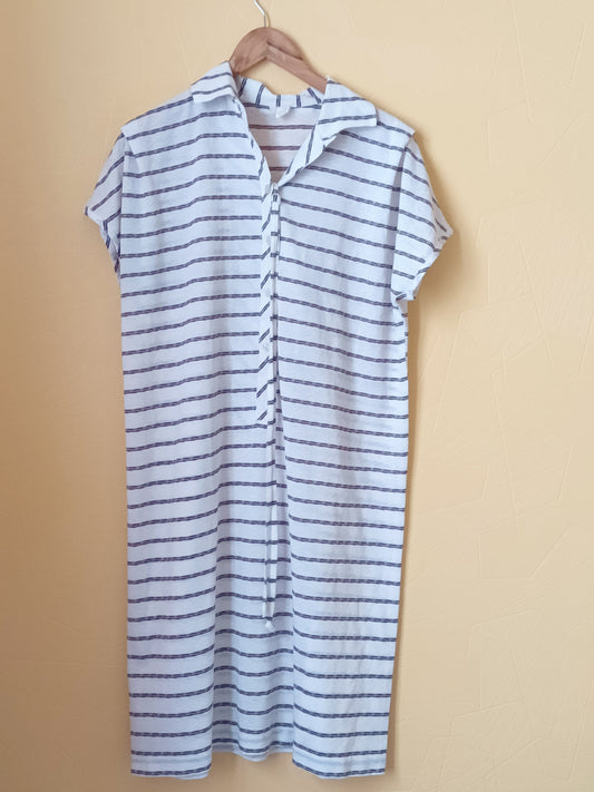 Robe longue blanche rayée marron avec ceinture Taille 46