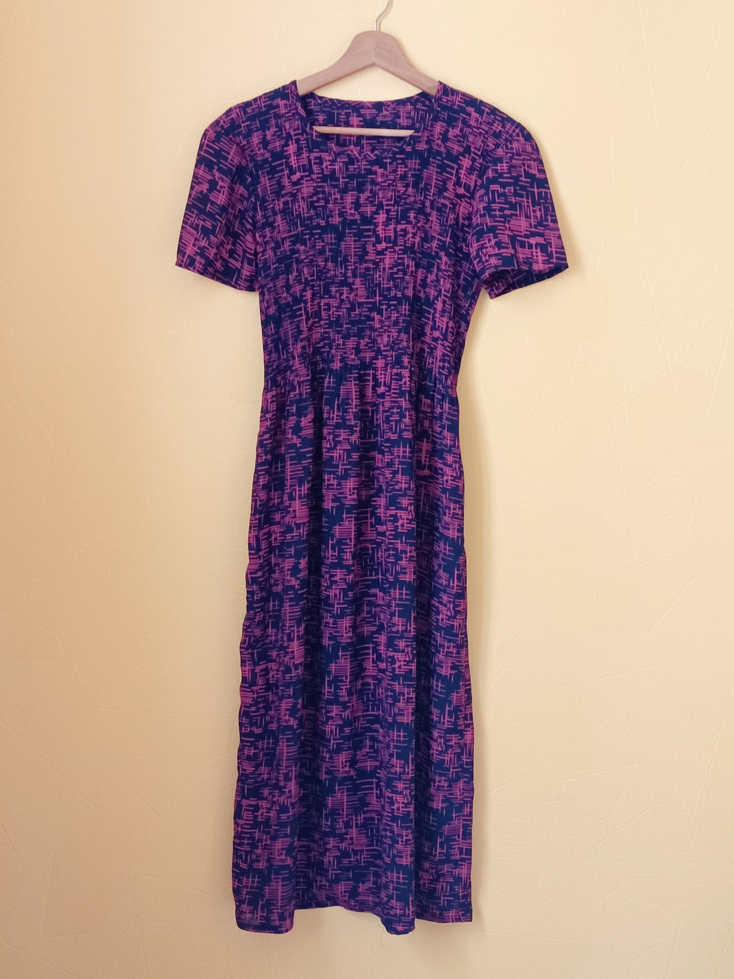 Robe manches courtes bleue marine à motifs roses Taille L