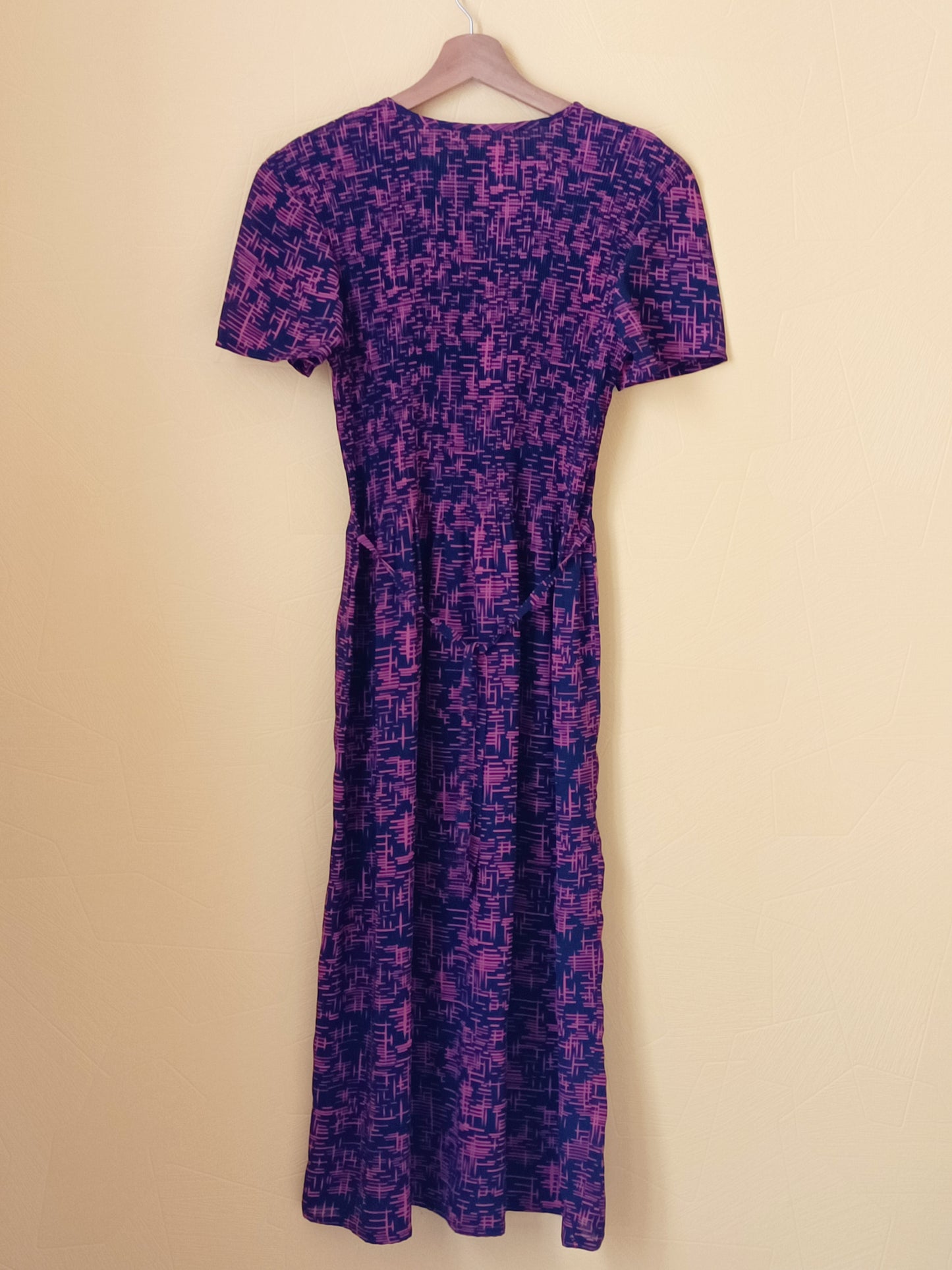 Robe manches courtes bleue marine à motifs roses Taille L