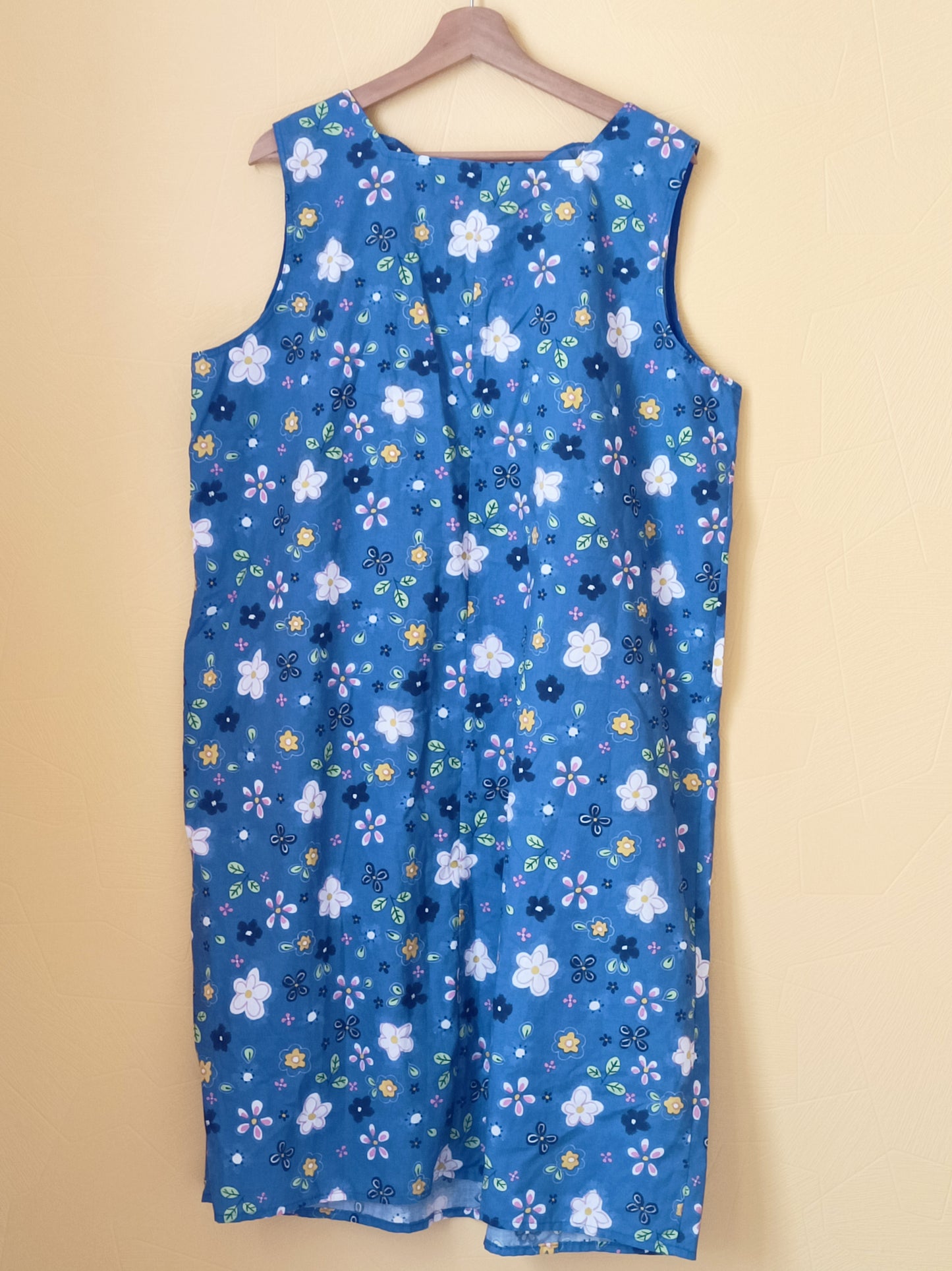 Robe sans manches bleue fleurie Taille 50